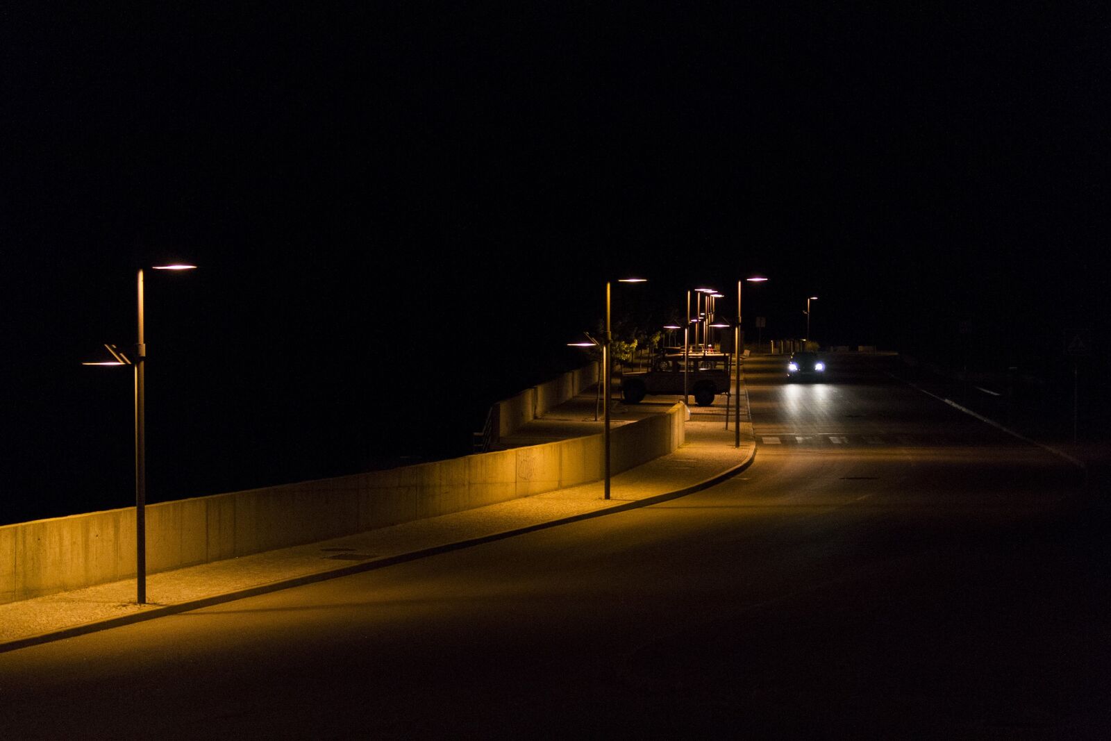 Canon EOS 1100D (EOS Rebel T3 / EOS Kiss X50) sample photo. Night, lights, street photography
