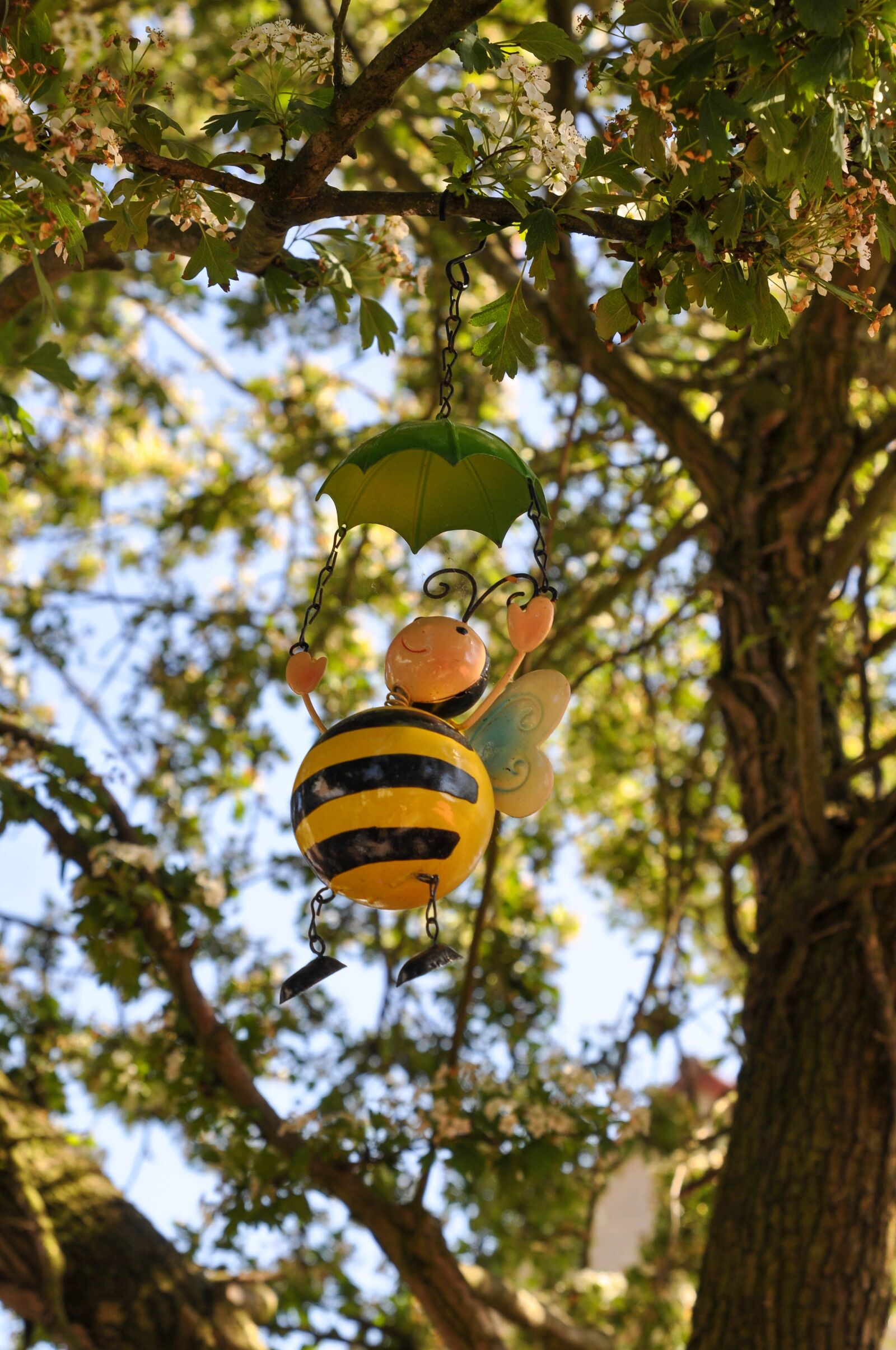 Nikon D90 sample photo. Bee, tree, spring photography