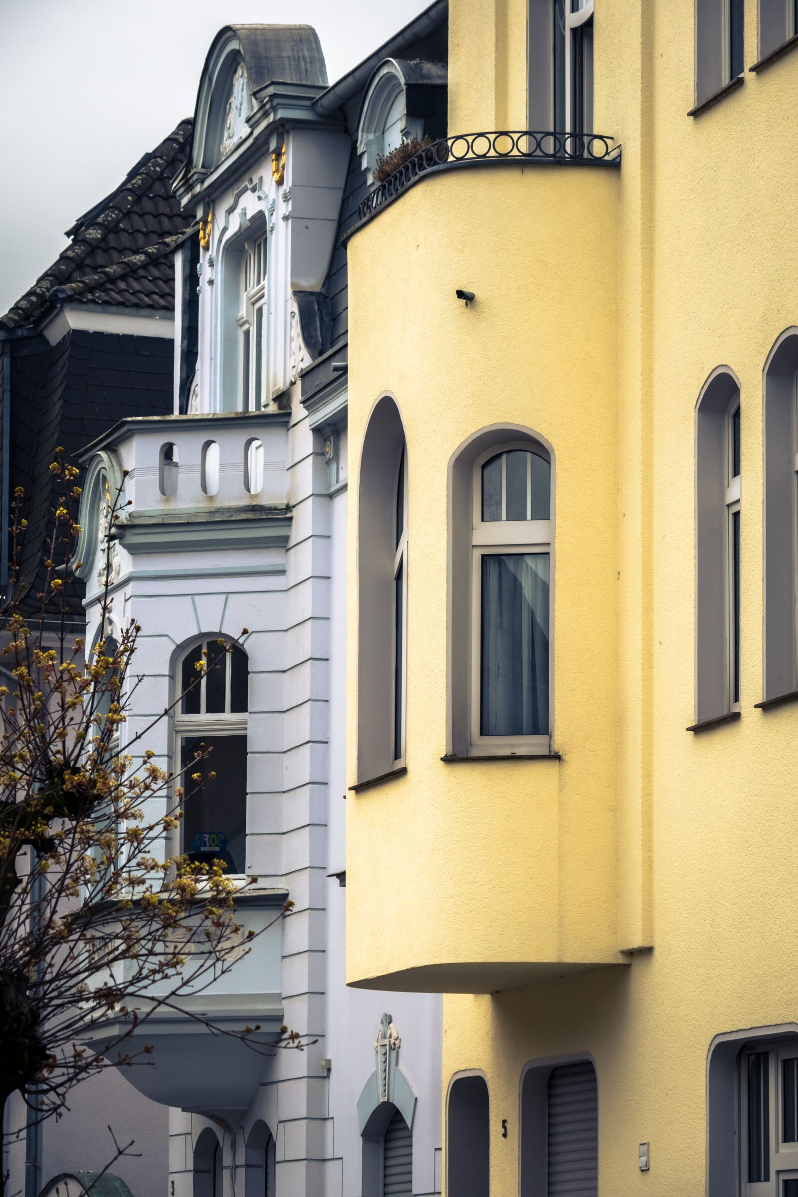 Canon PowerShot G3 X sample photo. Bay window, house facade photography