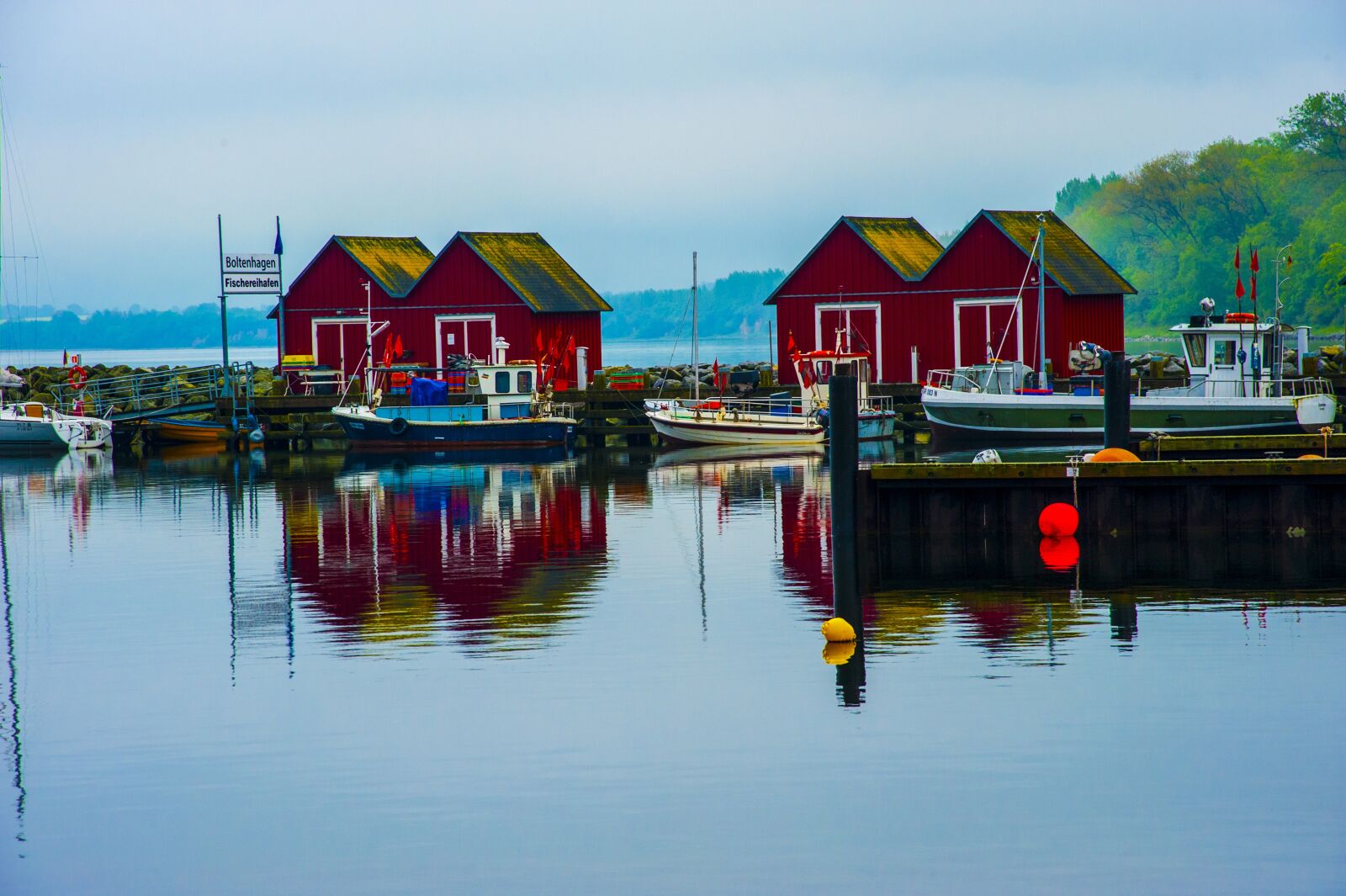 Nikon D3 sample photo. Port, cottages, fishing boats photography