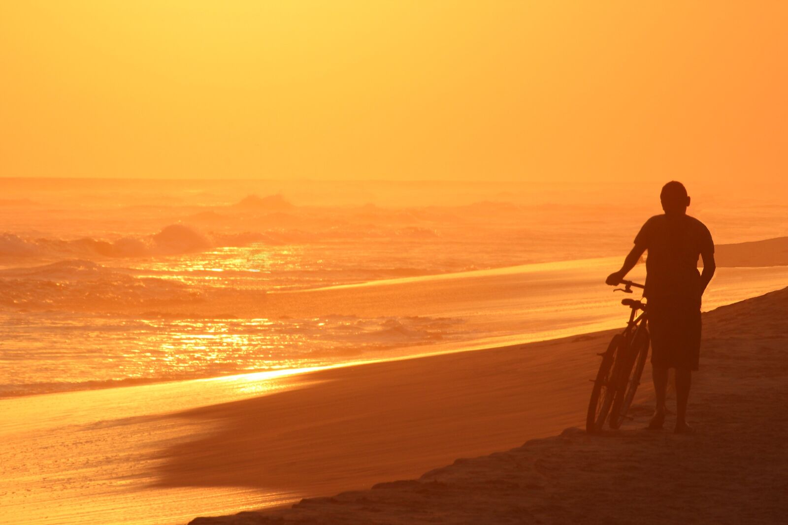 Canon EOS 600D (Rebel EOS T3i / EOS Kiss X5) sample photo. Sunset, beach photography