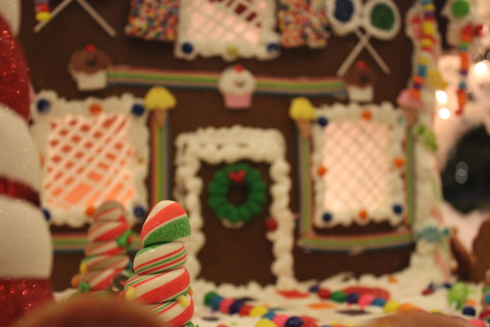 Canon EOS 1200D (EOS Rebel T5 / EOS Kiss X70 / EOS Hi) sample photo. Candy, christmas, gingerbread, house photography