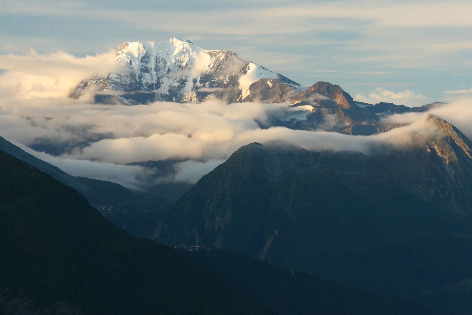 Canon EOS 30D sample photo. Summit in morning light photography