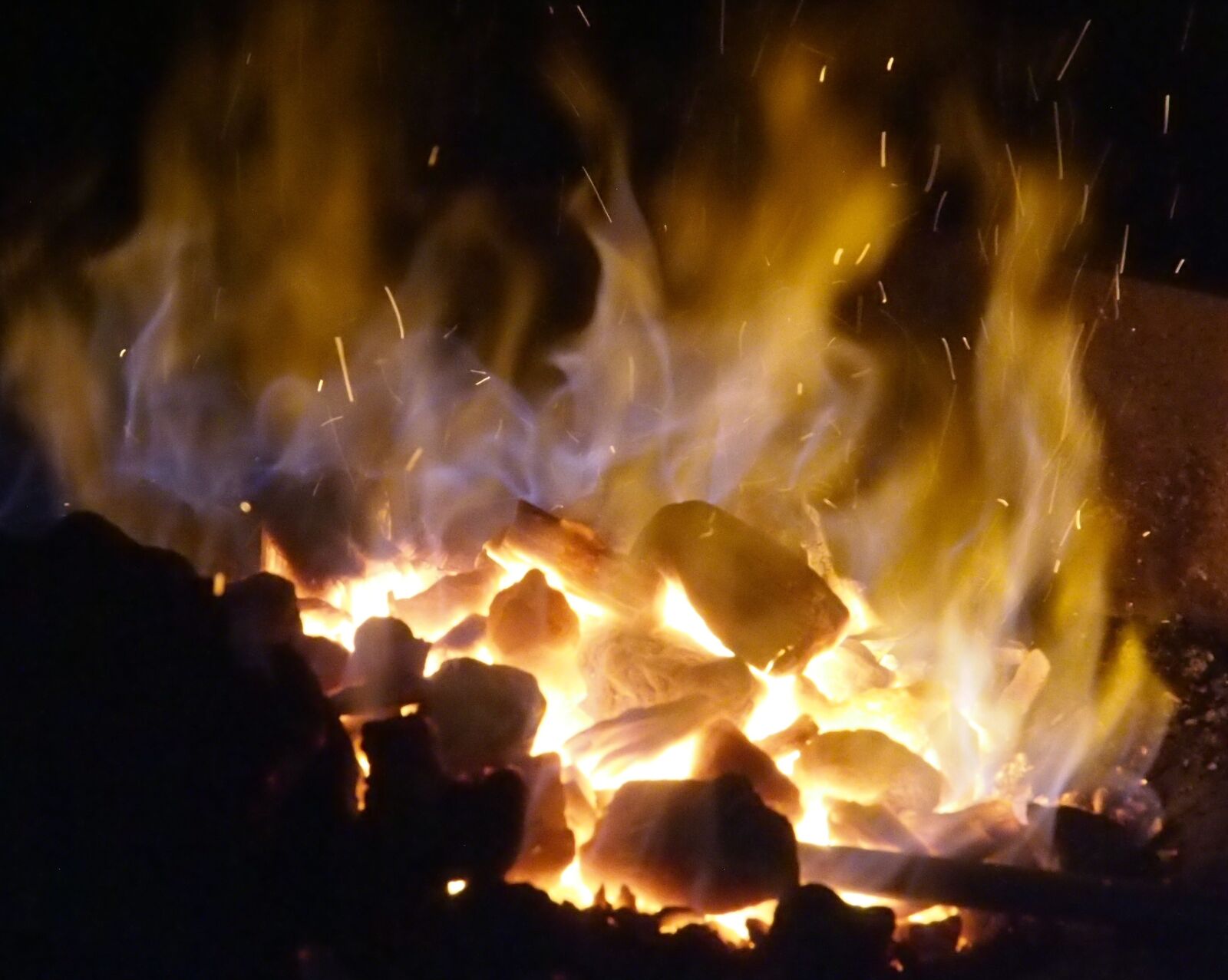 Olympus PEN E-PL3 sample photo. Fire, heat, embers photography
