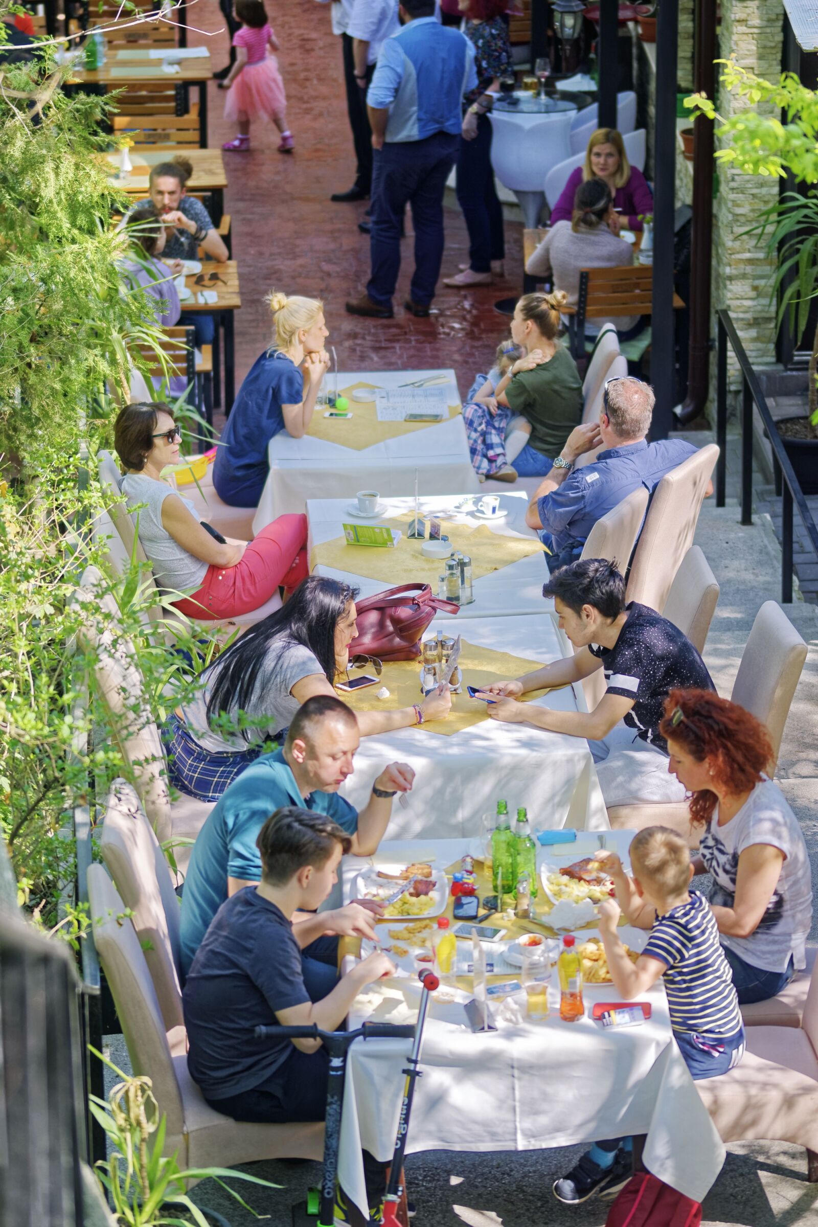 Nikon D5300 sample photo. Terrace, restaurant, people photography