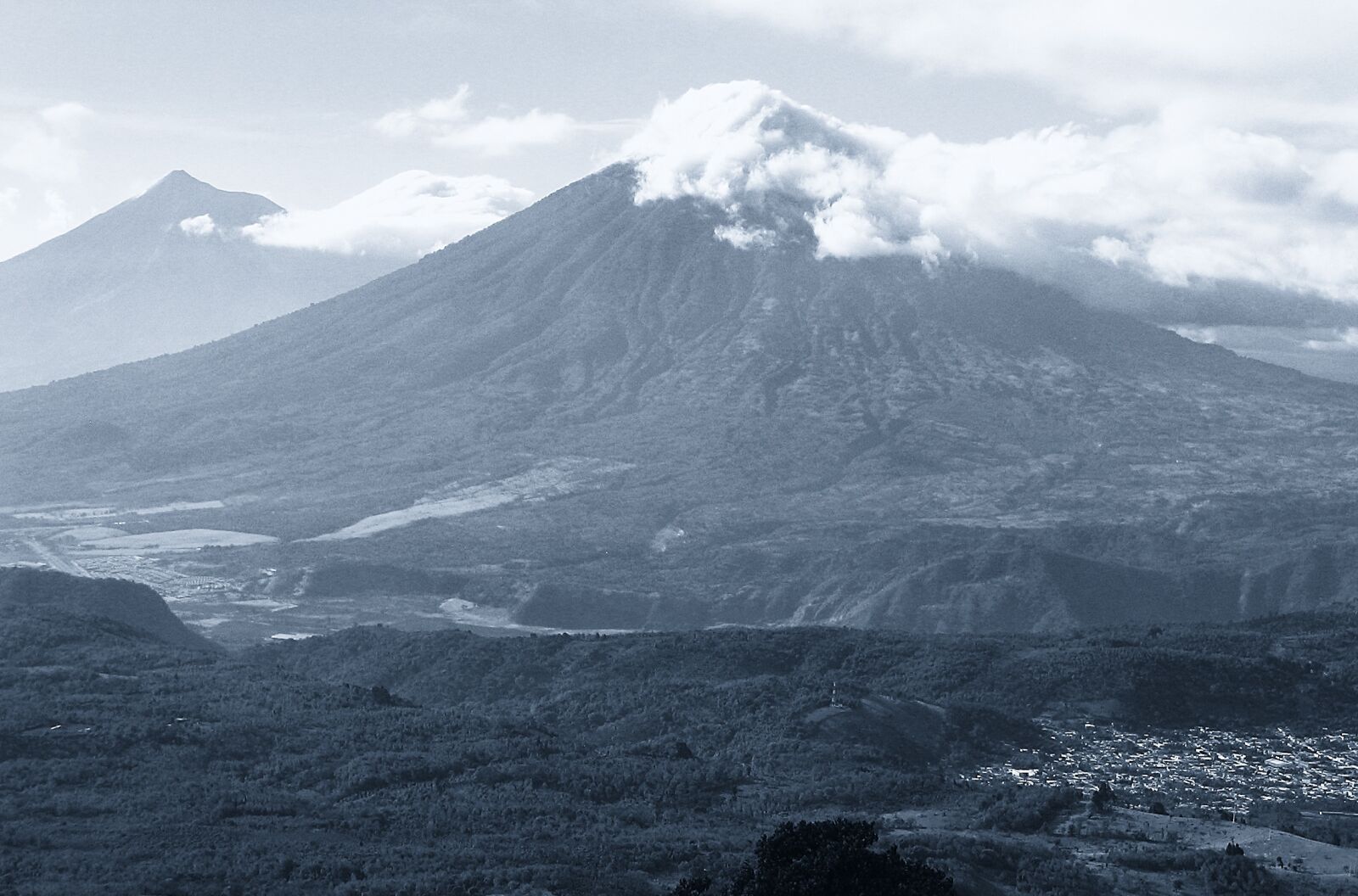 Canon POWERSHOT S410 sample photo. Volcano, mountains, guatemala photography