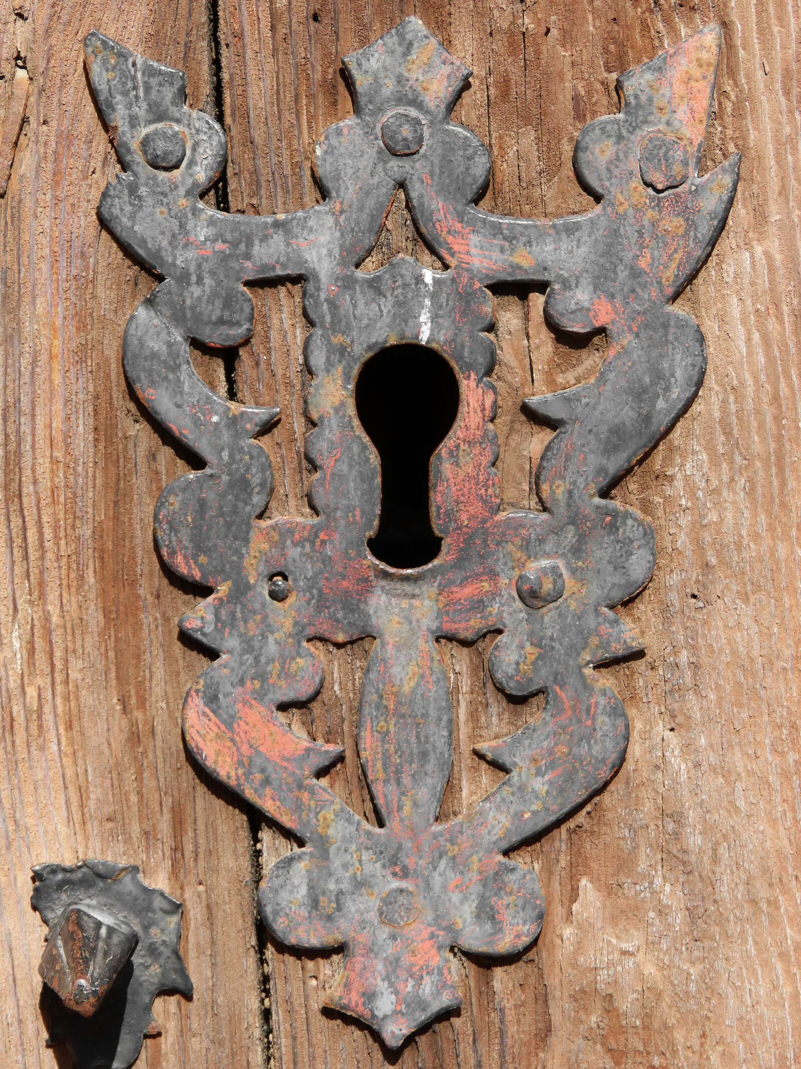 Panasonic DMC-FZ62 sample photo. Bolt, door, church photography