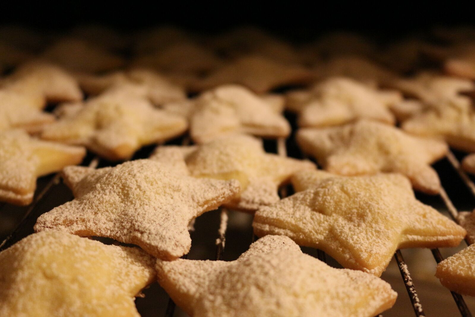 Canon EOS 700D (EOS Rebel T5i / EOS Kiss X7i) sample photo. Biscuits, pastry, stelline photography