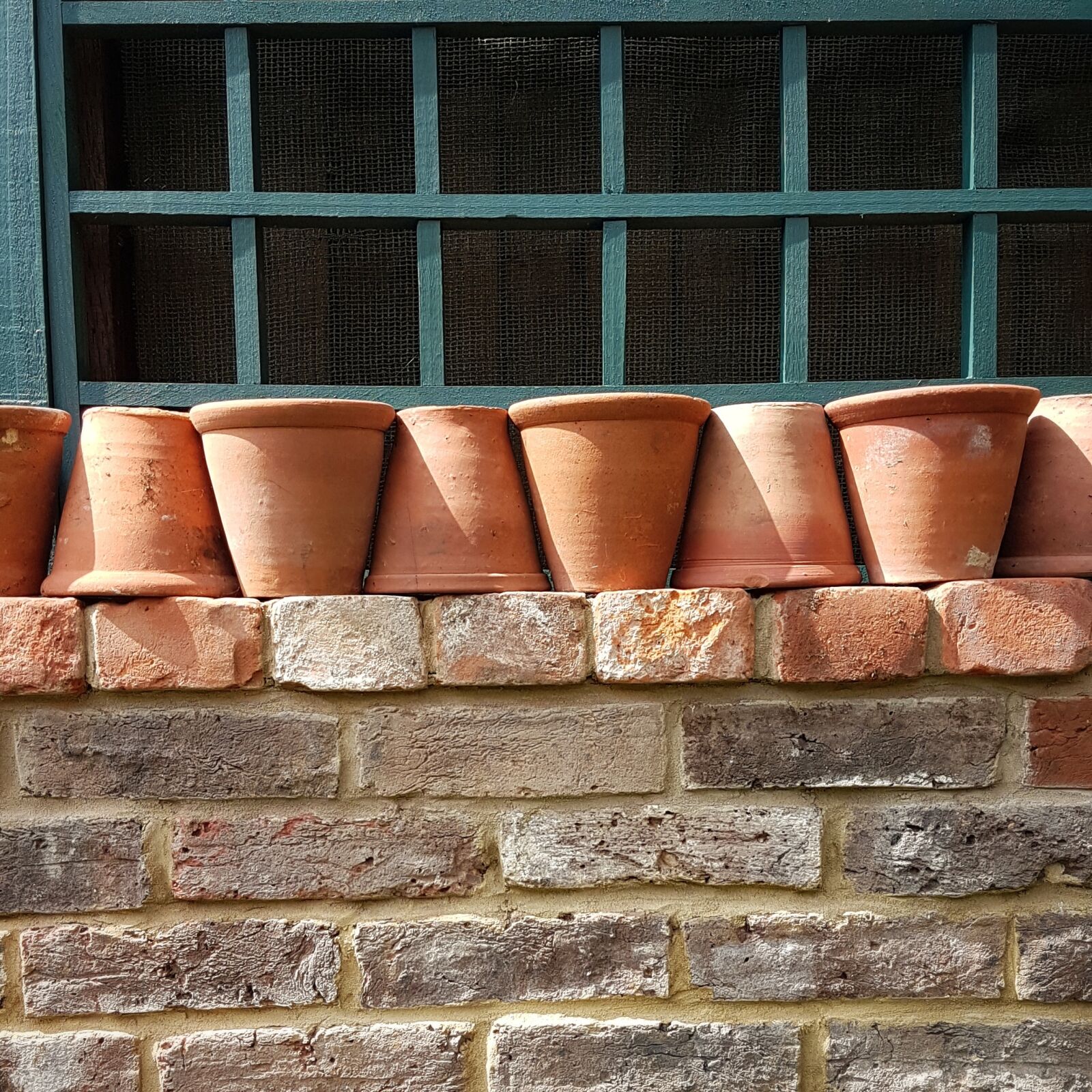 Samsung Galaxy S7 Edge sample photo. Garden, wall, pots photography