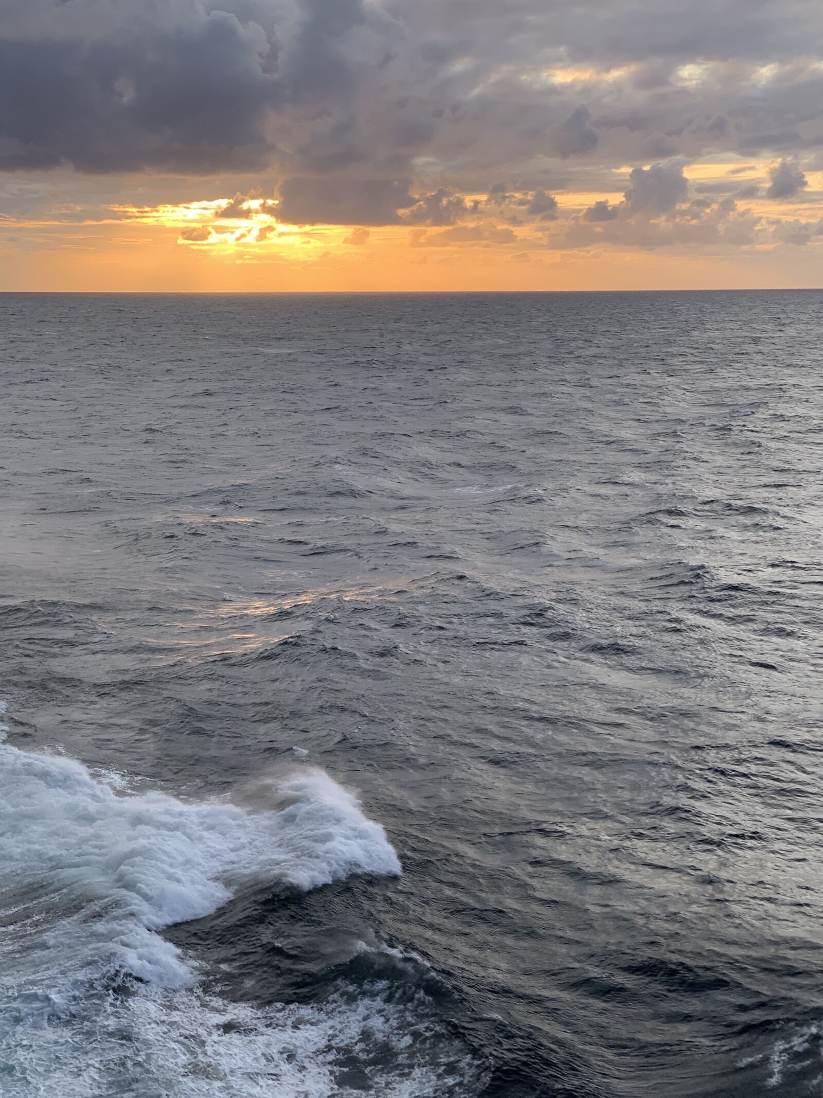 Apple iPhone XS Max sample photo. Ocean, sunset, cruise photography