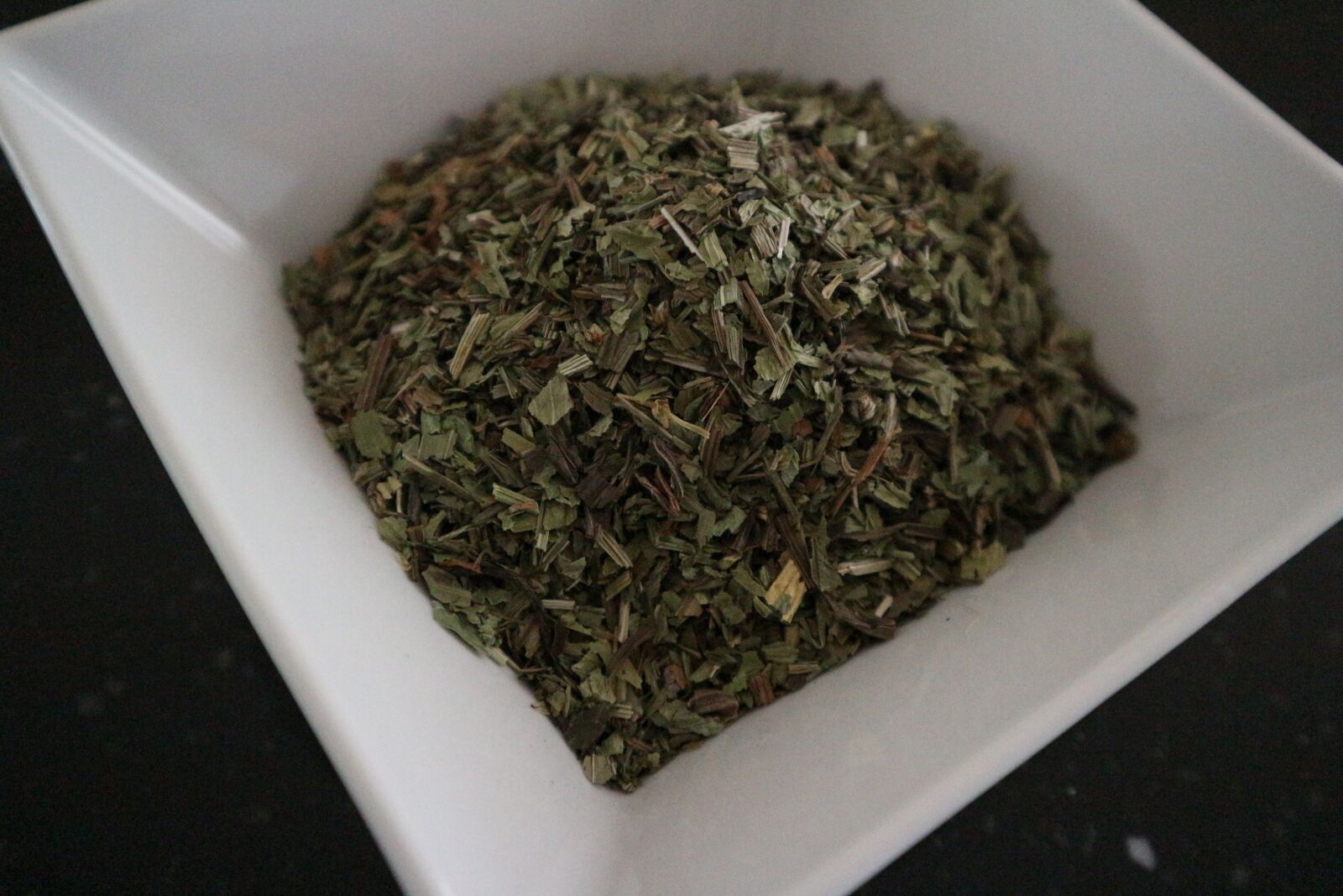 Canon EOS M10 sample photo. Plantain, herbs, cook photography