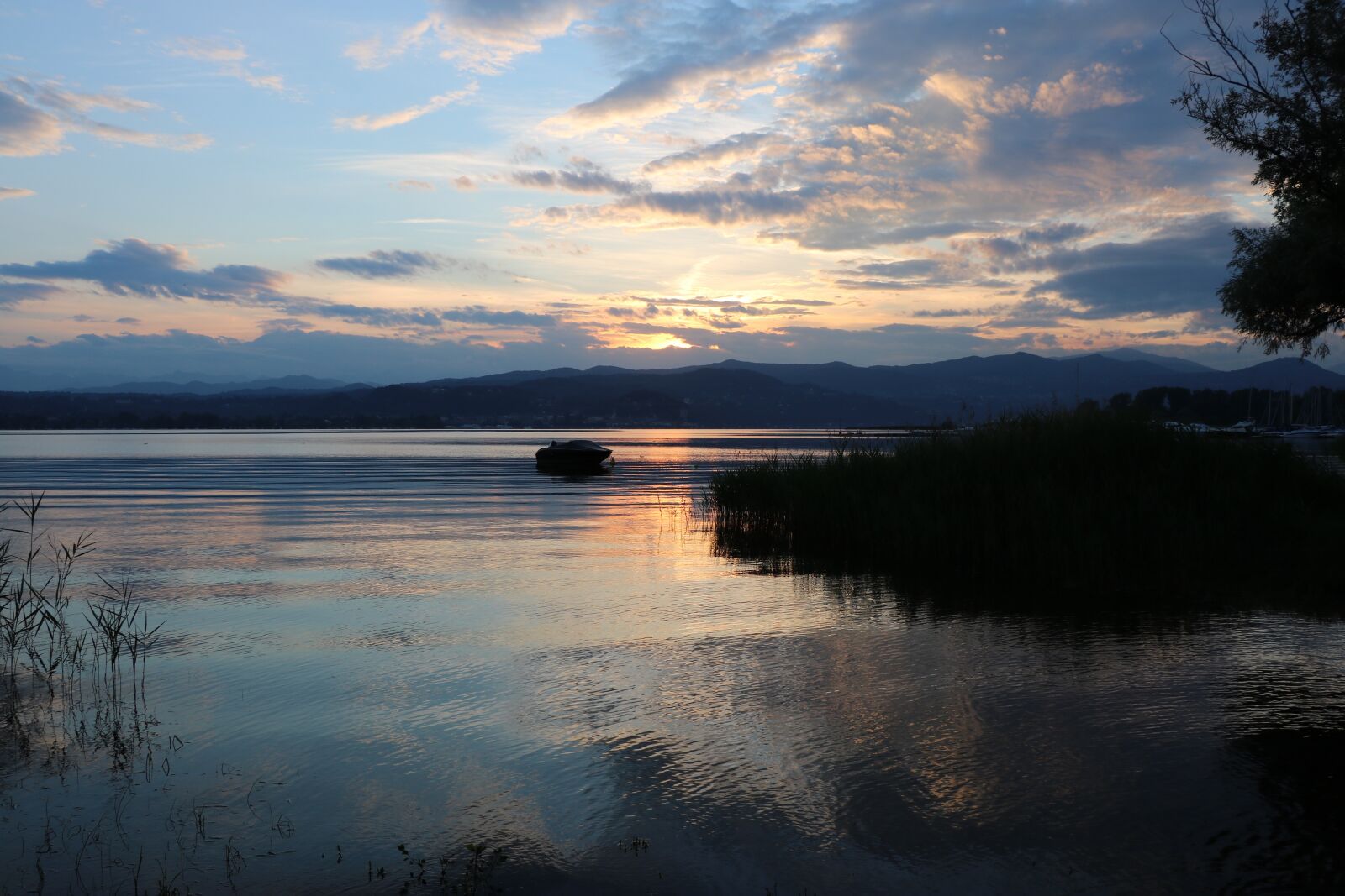 Canon EOS 750D (EOS Rebel T6i / EOS Kiss X8i) sample photo. Lake, italy, mountains photography