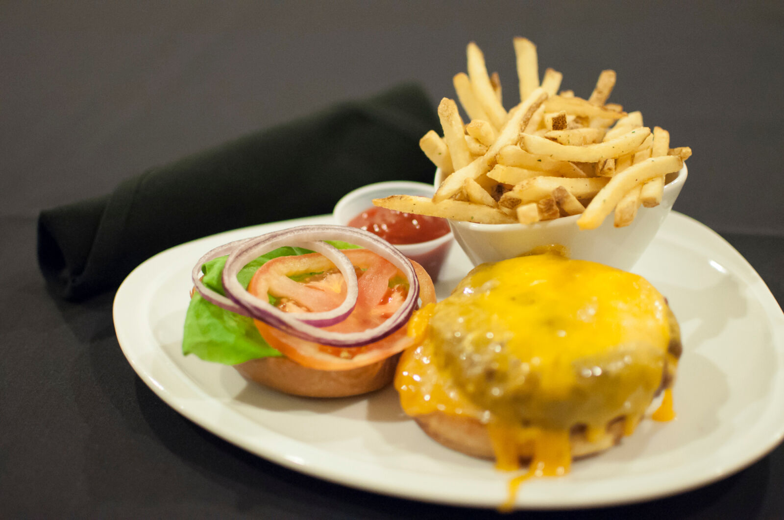 Nikon D90 + Nikon AF-S DX Nikkor 35mm F1.8G sample photo. Hamburger, cheeseburger, burger, french photography