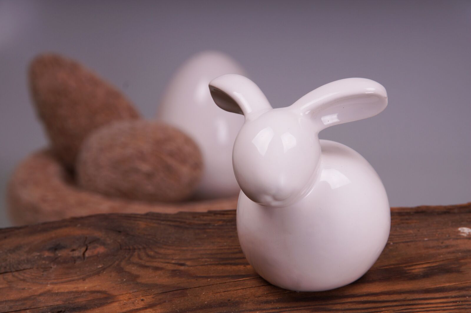 Sony SLT-A37 sample photo. Easter bunny, porcelain, figure photography