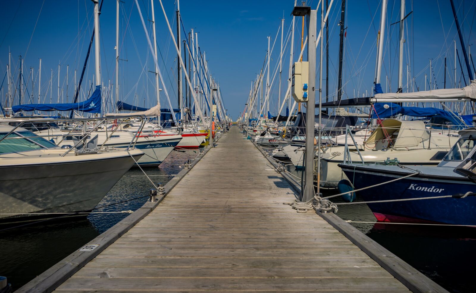 Sony a7 II + Sony FE 28-70mm F3.5-5.6 OSS sample photo. Port, boats, web photography
