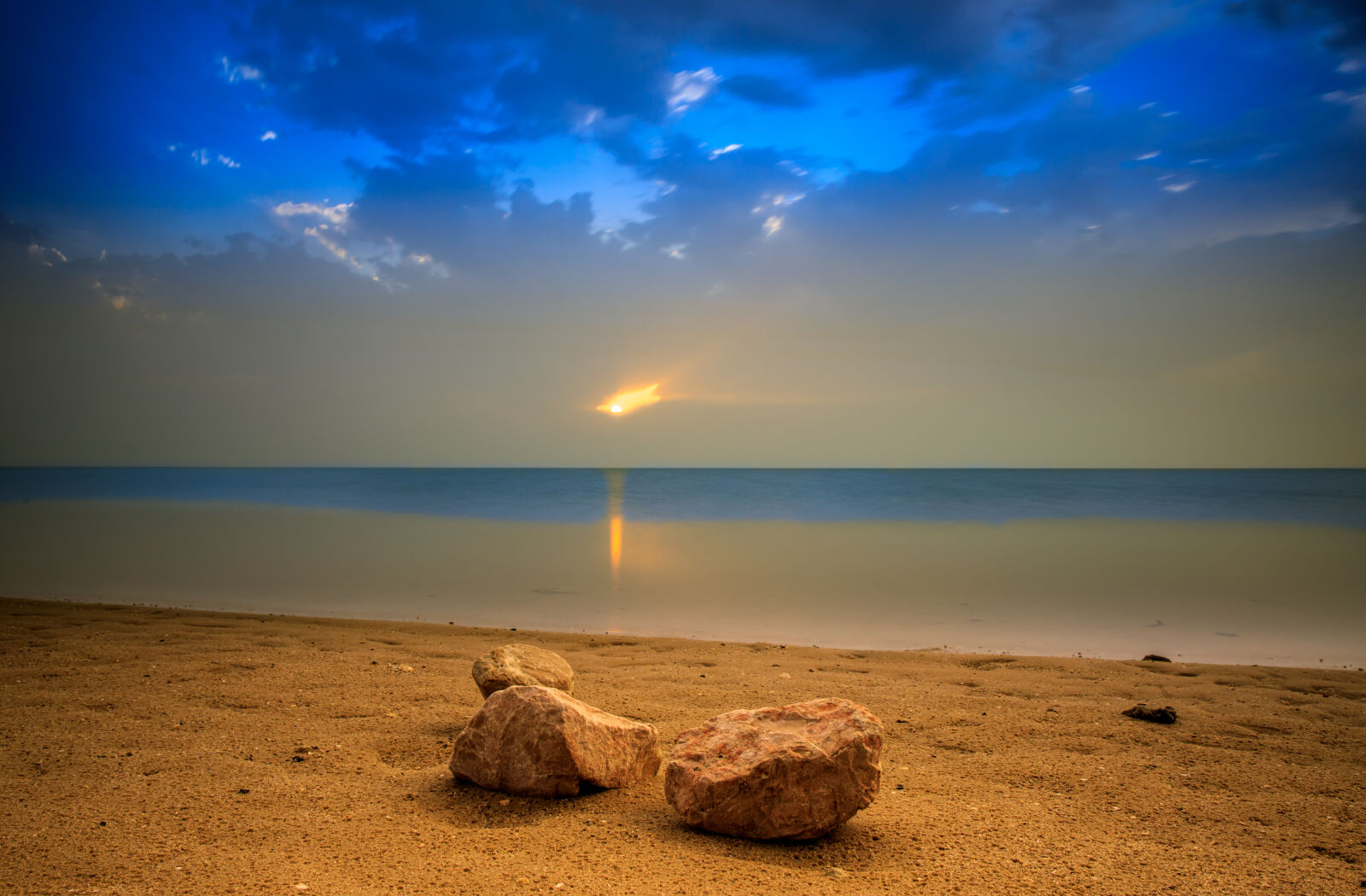 Canon EOS 5D Mark IV sample photo. Beach, blue, sky, canon photography