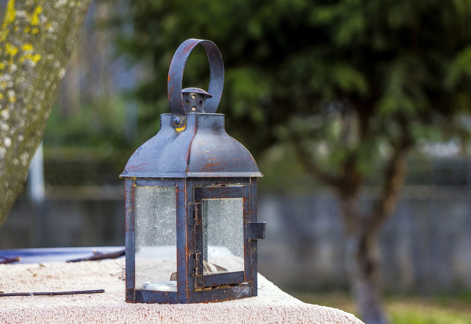 Sony E 55-210mm F4.5-6.3 OSS sample photo. Candil, light, old photography