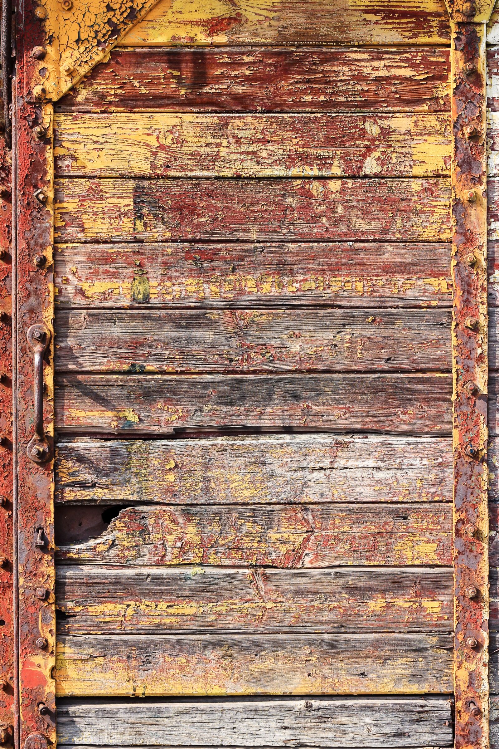 Canon EOS 550D (EOS Rebel T2i / EOS Kiss X4) + Canon EF 50mm F1.8 II sample photo. Rust, door, wagon photography