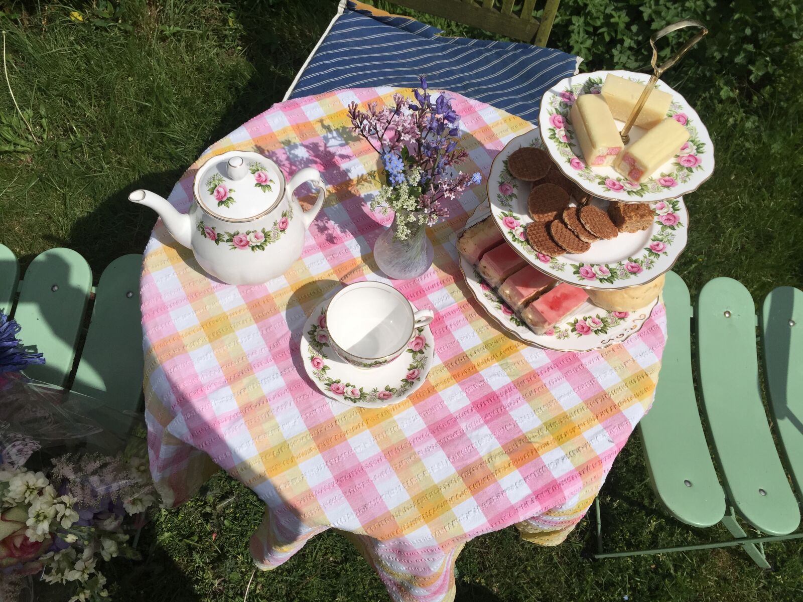 iPhone 6 back camera 4.15mm f/2.2 sample photo. Afternoon, tea, british, cake photography