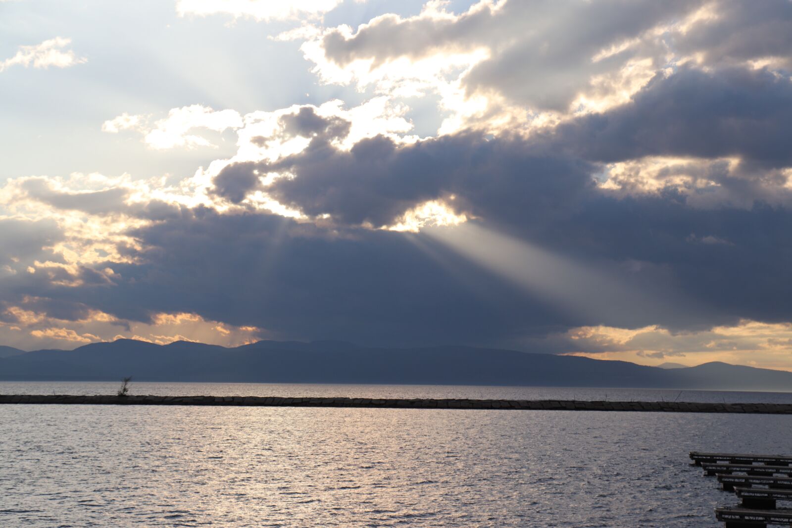 Canon EOS 800D (EOS Rebel T7i / EOS Kiss X9i) sample photo. Sun, sky, lake photography