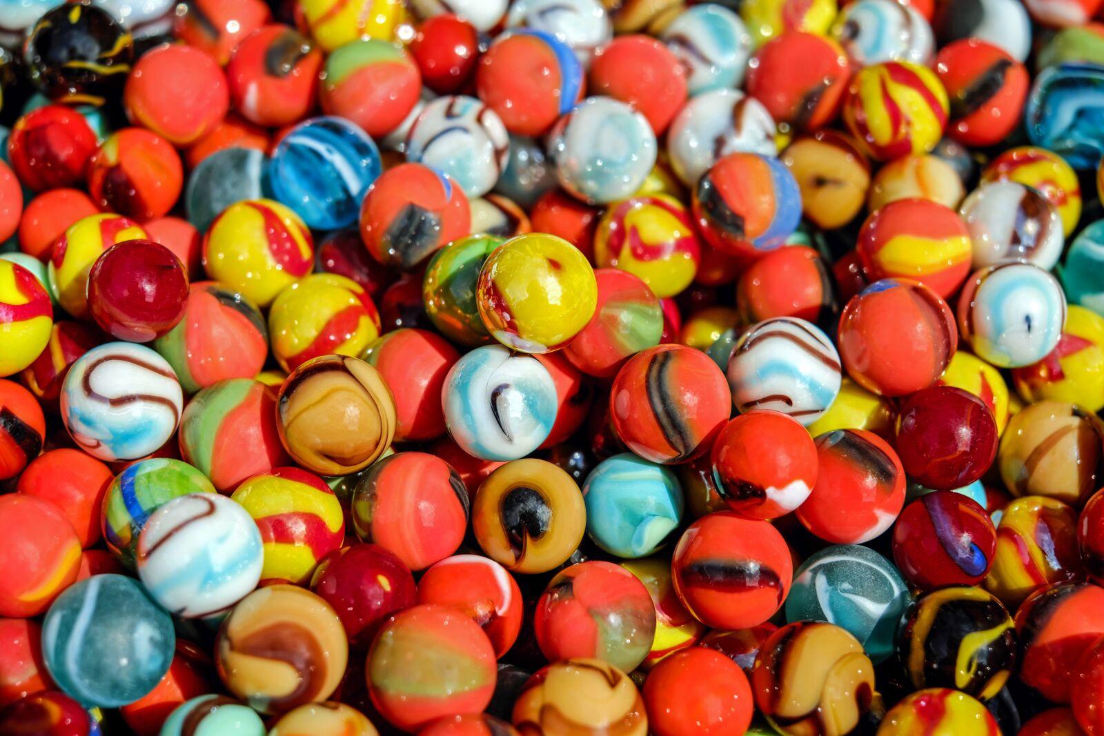 Fujifilm X-T10 + Fujifilm XF 35mm F1.4 R sample photo. Marbles, glass marbles, round photography