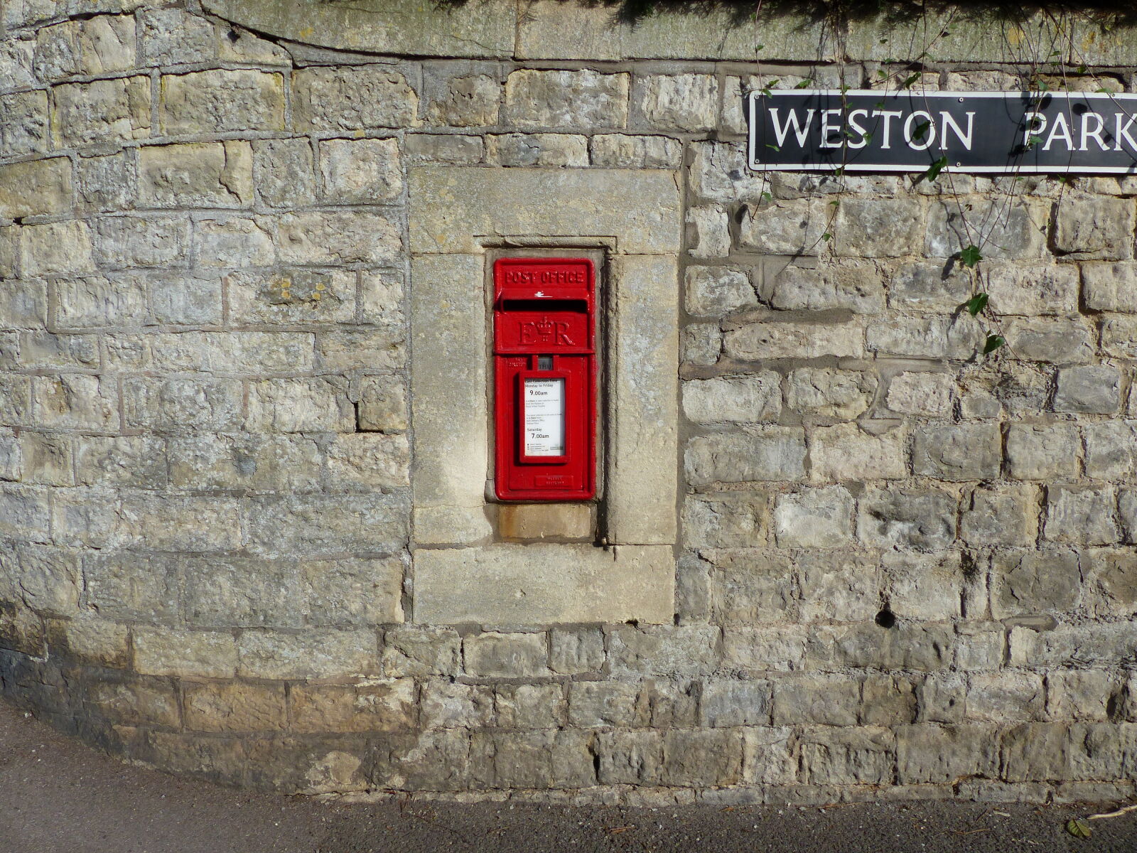 Panasonic Lumix DMC-FZ200 sample photo. Architecture, box, brick, wall photography