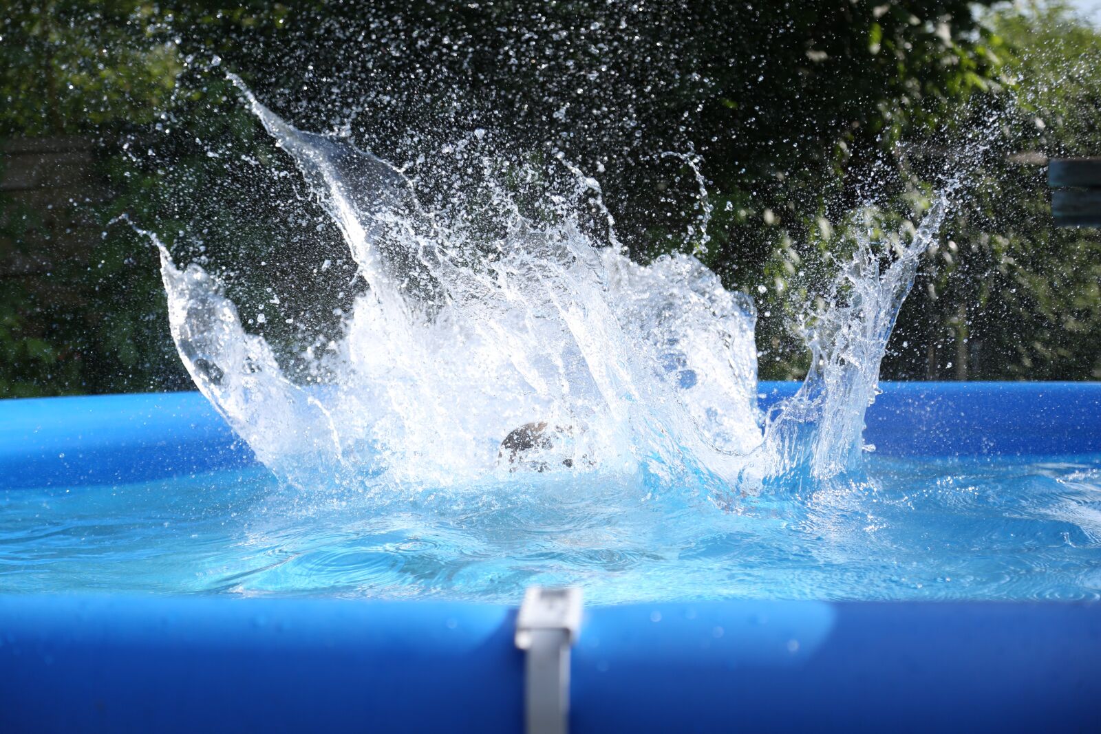 Canon EF 24-105mm F4L IS USM sample photo. Water, splash, inject photography