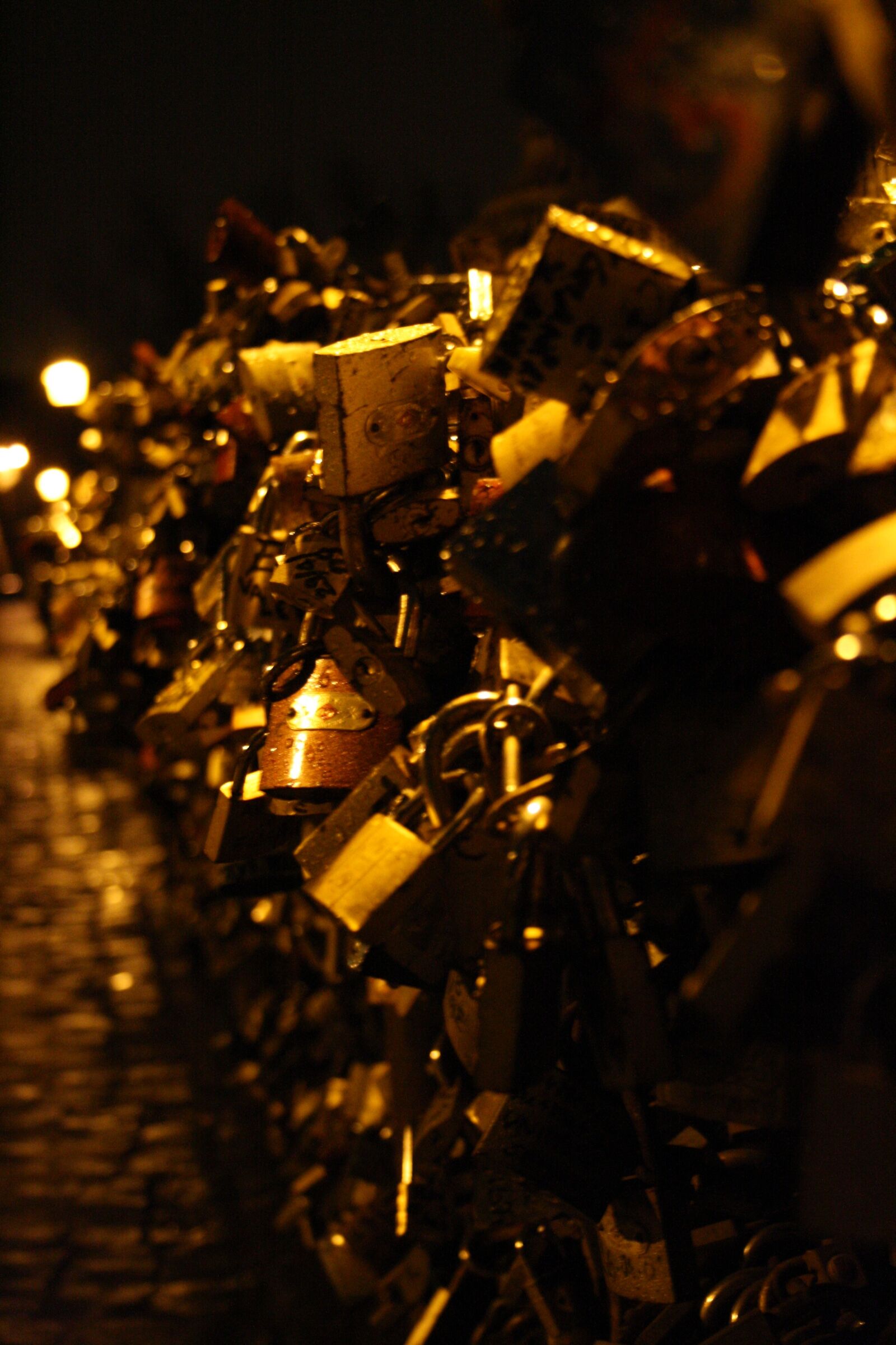 Canon EOS 1000D (EOS Digital Rebel XS / EOS Kiss F) sample photo. Milvio, padlocks, love photography
