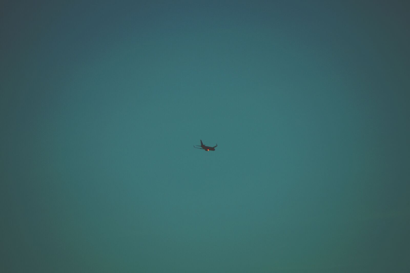 Sony SLT-A58 sample photo. Flying, aircraft photography
