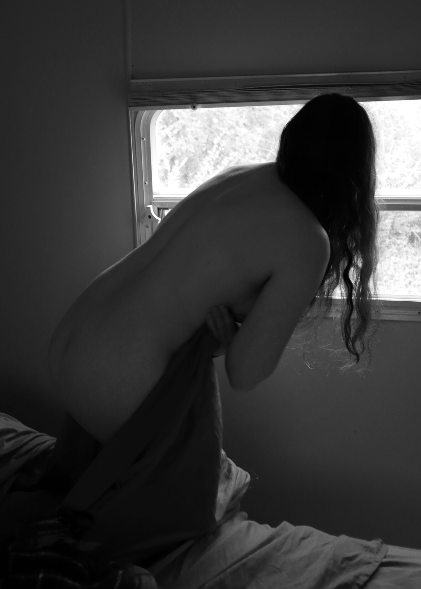Canon EF-M 15-45mm F3.5-6.3 IS STM sample photo. Romance, window, woman photography