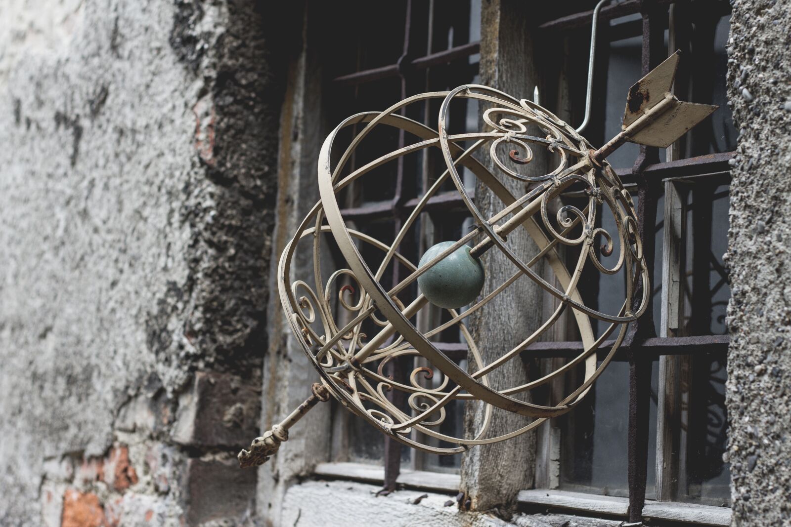 Canon EOS 7D + Canon EF 50mm F1.8 II sample photo. Armillary sphere, globe, arrow photography