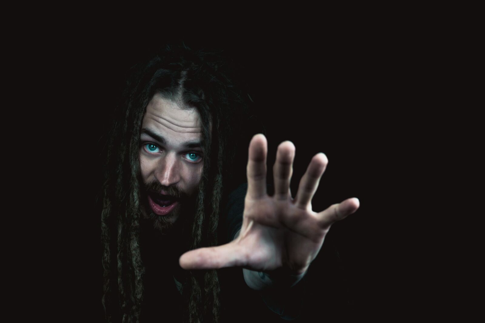 Canon EOS 600D (Rebel EOS T3i / EOS Kiss X5) + Canon EF 50mm F1.8 STM sample photo. Dark, dreadlocks, help photography
