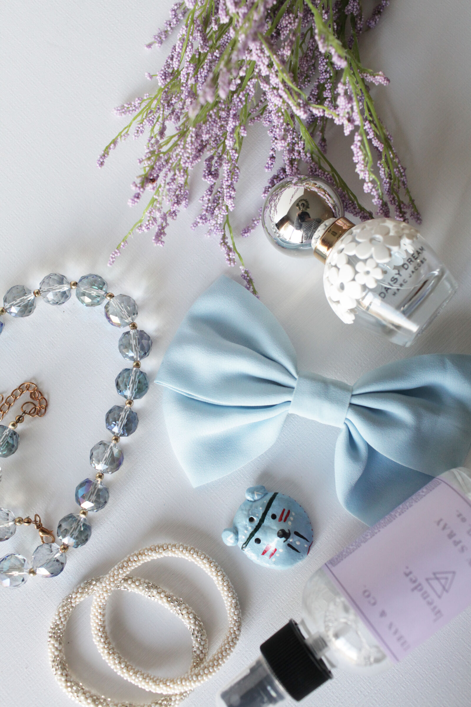 Canon EOS 5D Mark II + Canon EF 35mm F1.4L USM sample photo. Accessories, beads, bow, flatlay photography