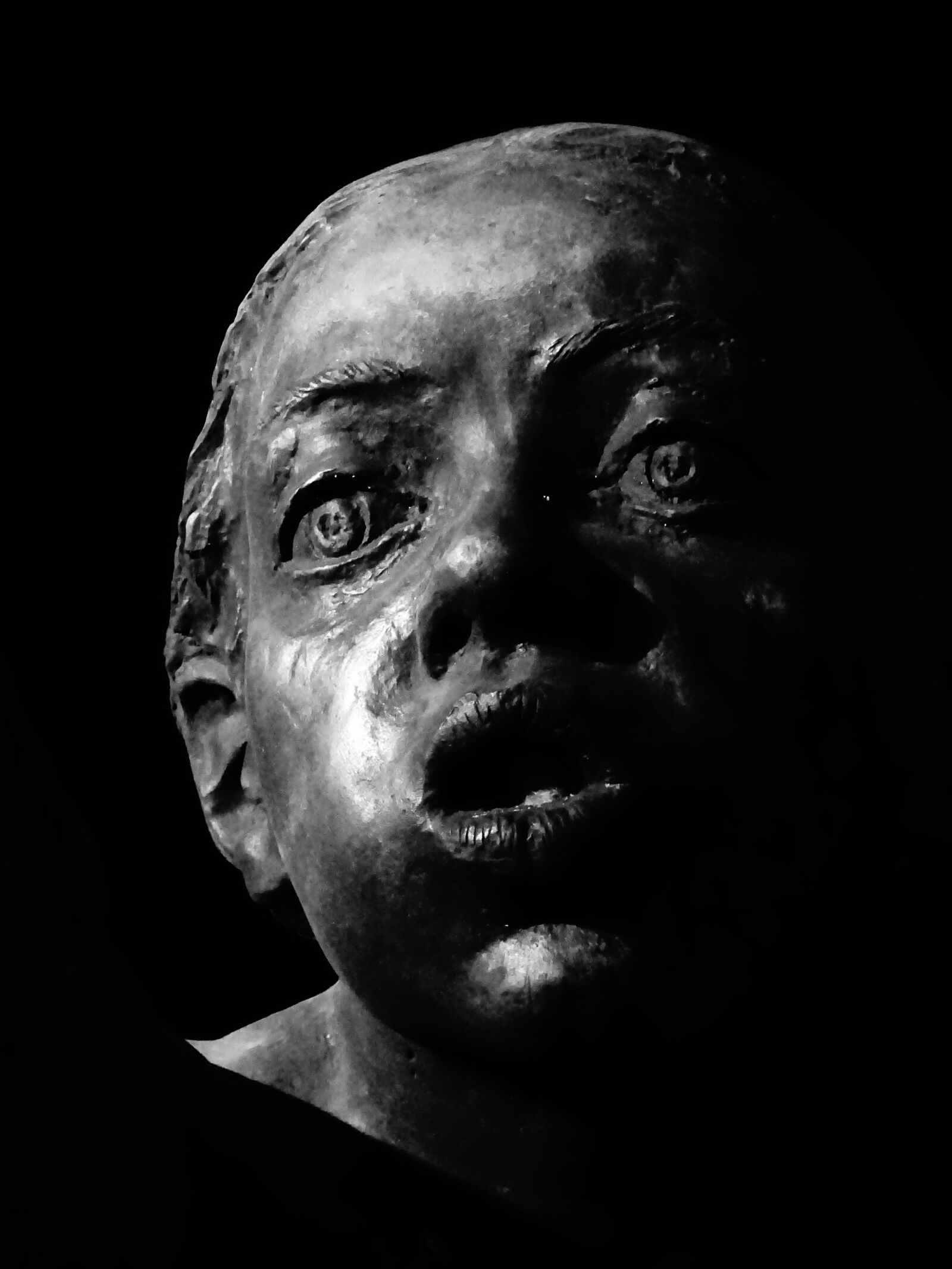 Sony Cyber-shot DSC-HX400V sample photo. Facial, bronze, statue photography