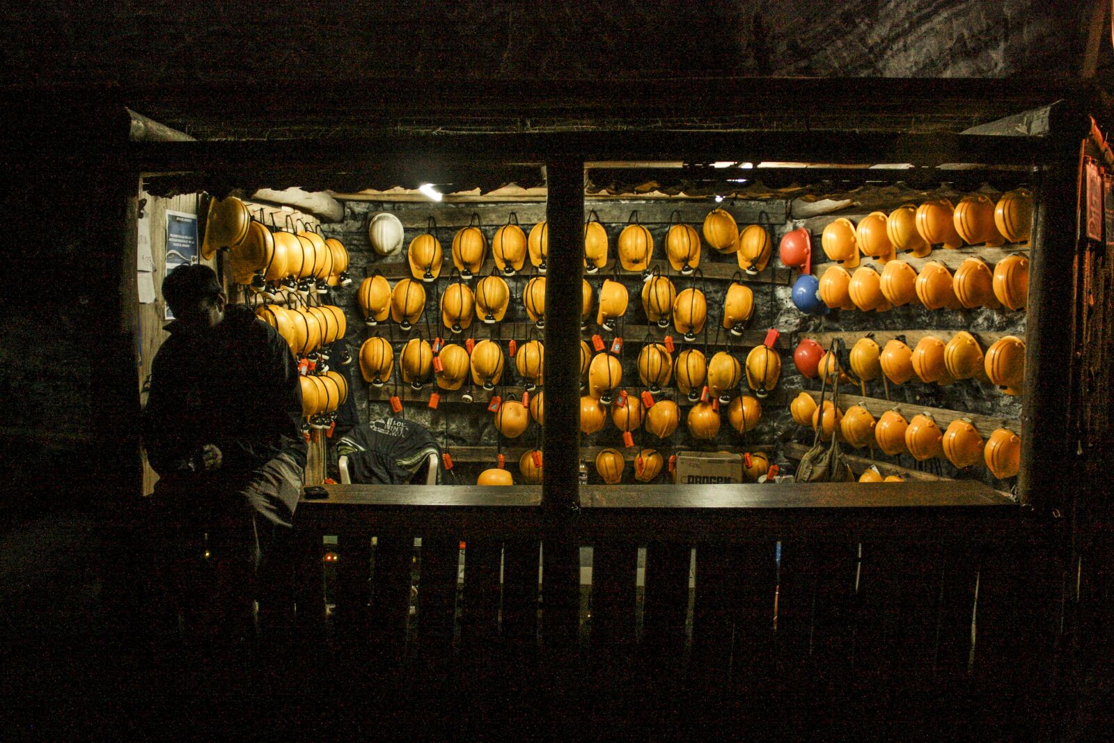 Canon EOS 450D (EOS Rebel XSi / EOS Kiss X2) sample photo. Colombia, miners colombia, miner photography