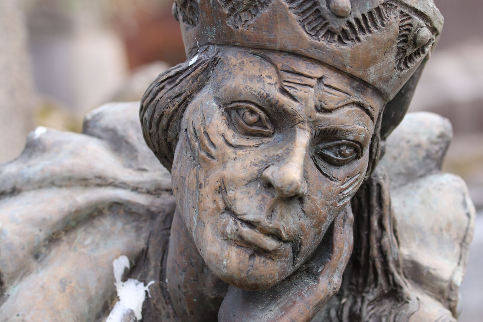 Canon EOS 800D (EOS Rebel T7i / EOS Kiss X9i) sample photo. Sculptures, bronze, cemetery photography