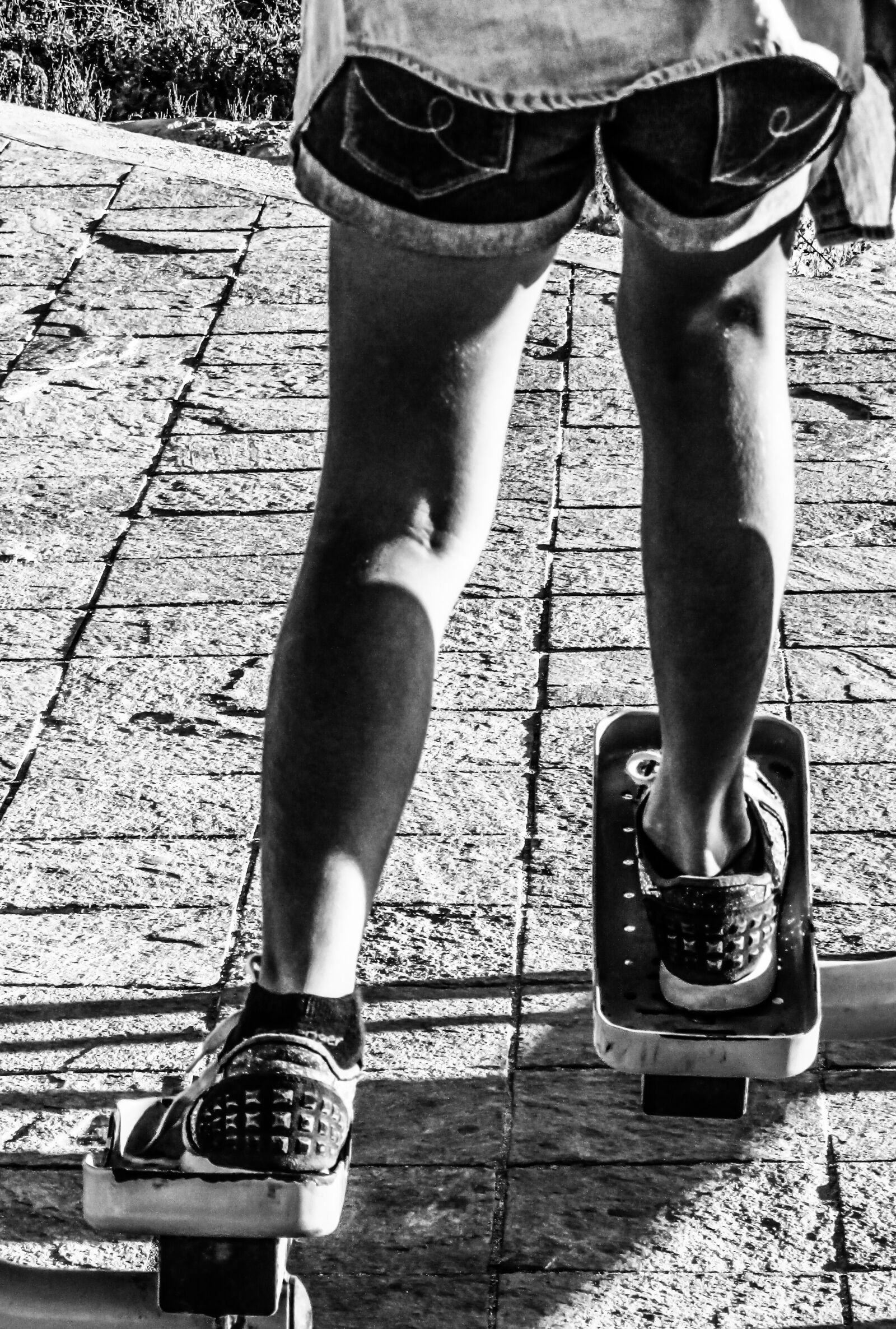 Canon PowerShot SX400 IS sample photo. Workout, feet, fitness photography