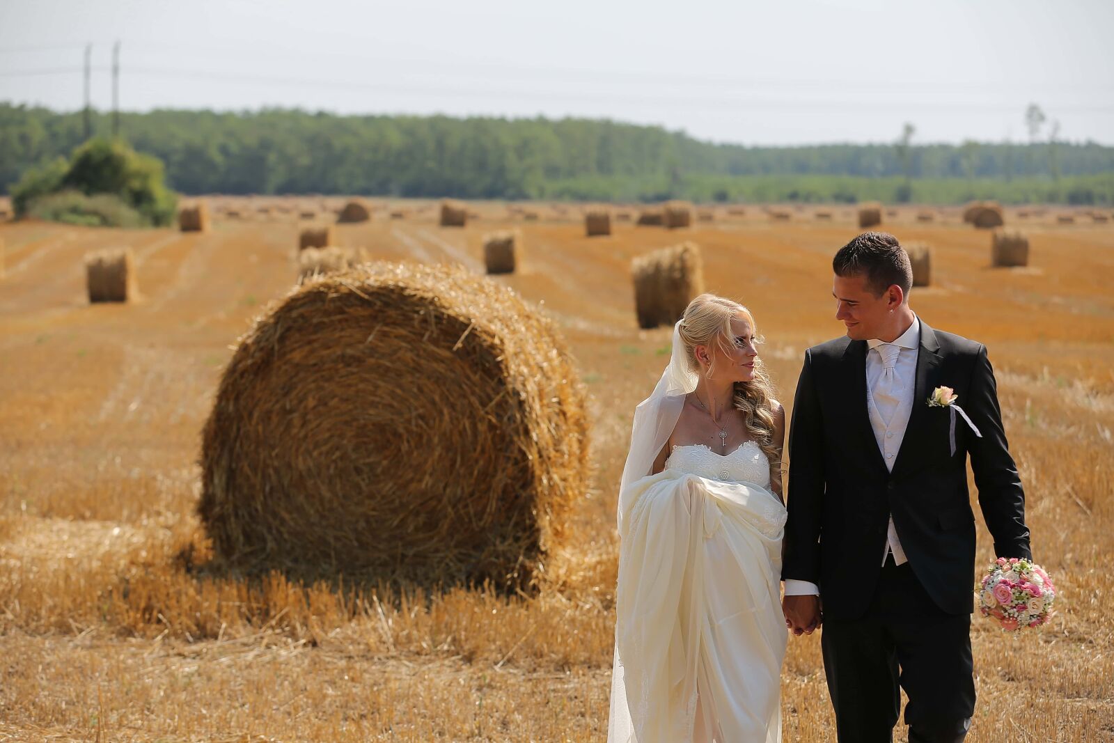 Canon EOS 5D Mark III sample photo. Groom, bride, wheatfield, hay photography
