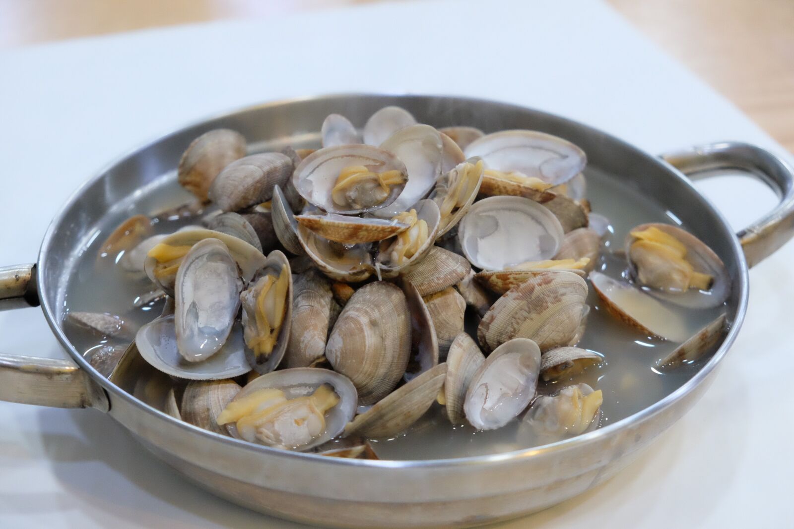 Fujifilm X-T10 sample photo. Noodles, clam kalguksu, clam photography