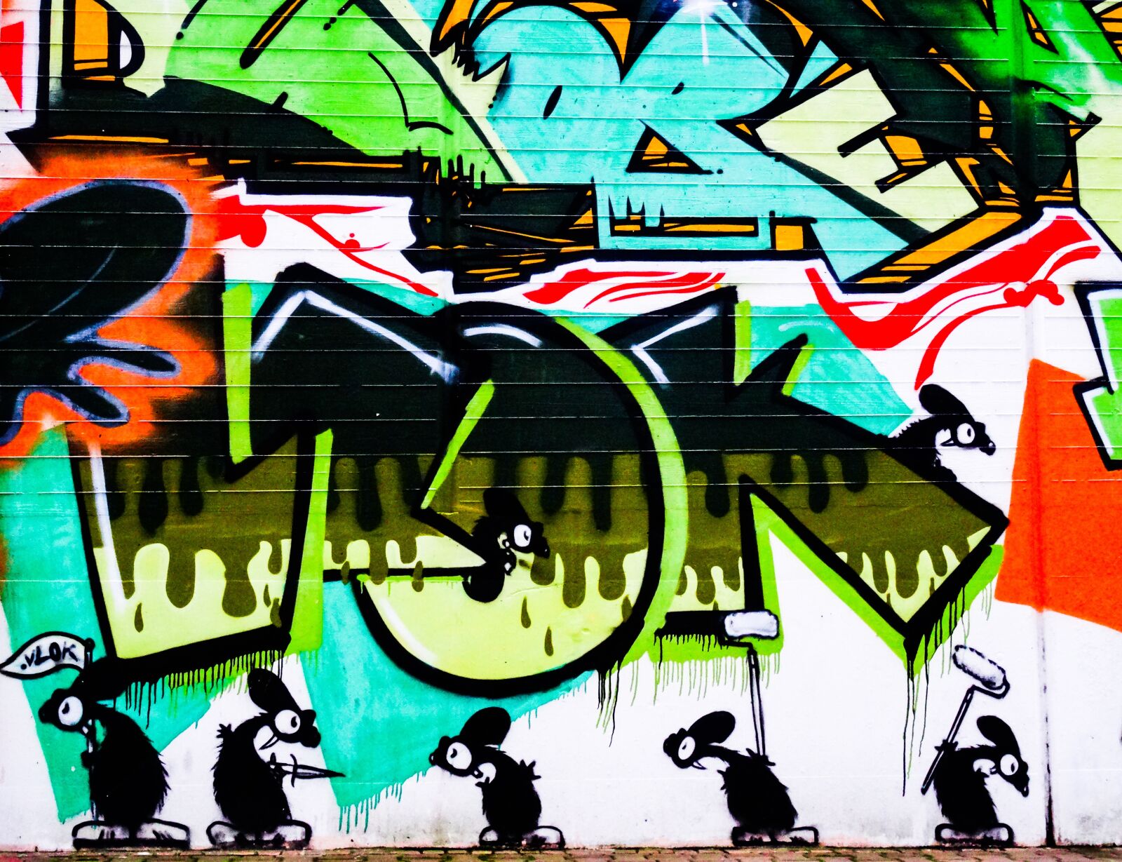 Sony Cyber-shot DSC-HX50V sample photo. Graffiti, letters, font photography