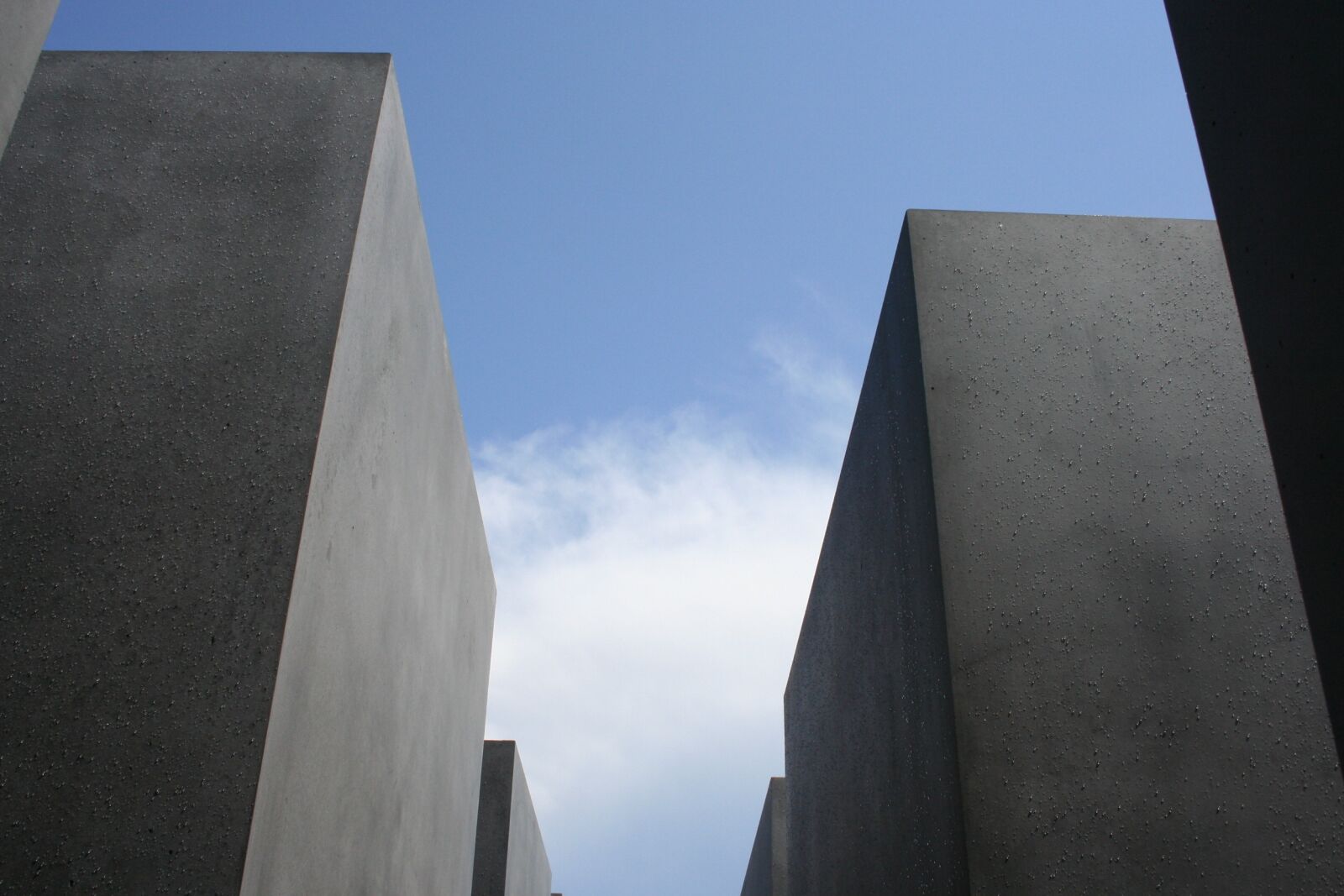 Canon EOS 350D (EOS Digital Rebel XT / EOS Kiss Digital N) sample photo. Stelae, berlin, memorial to photography