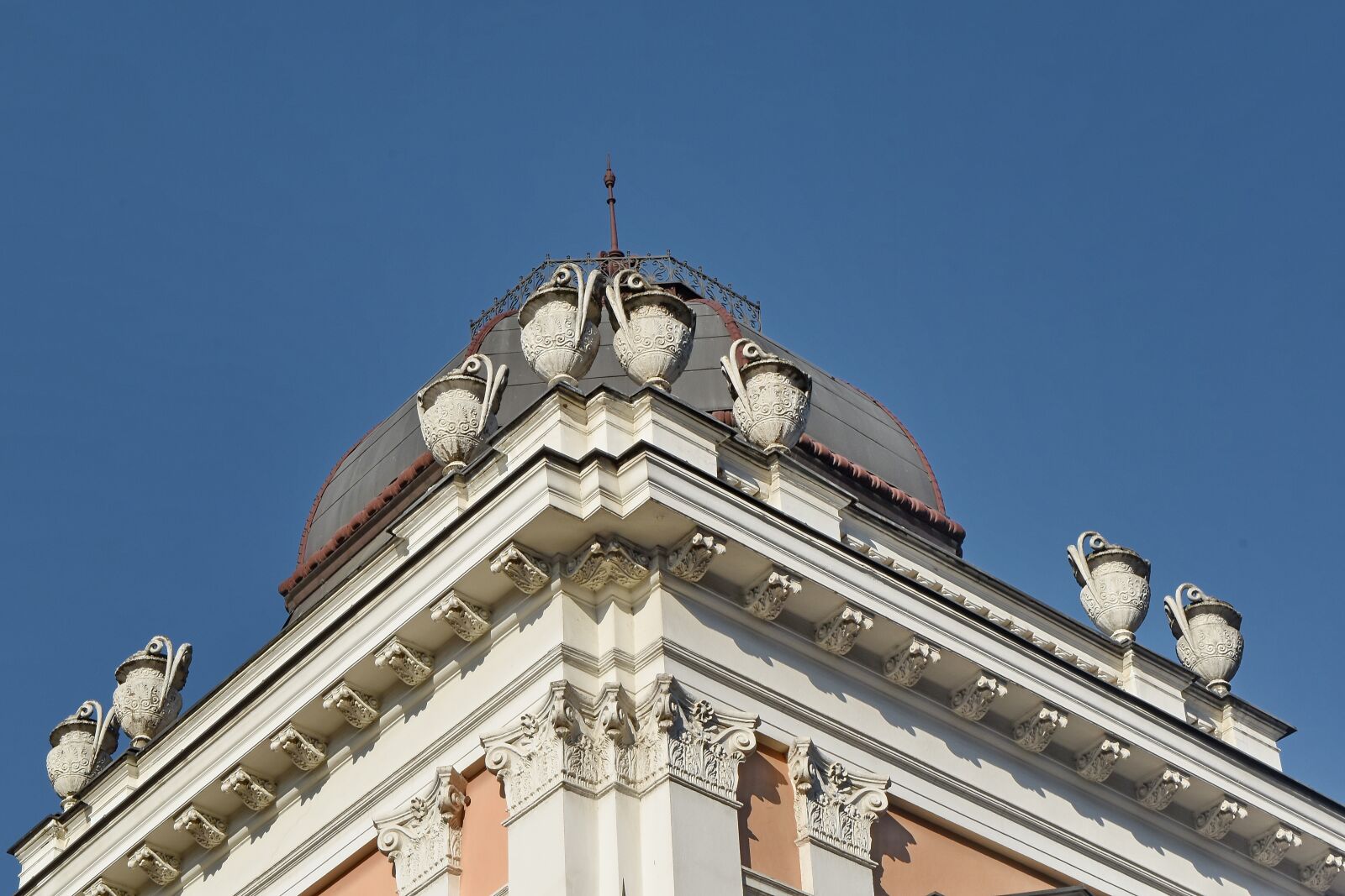 Nikon D5500 sample photo. Detail, roof, vase, architecture photography