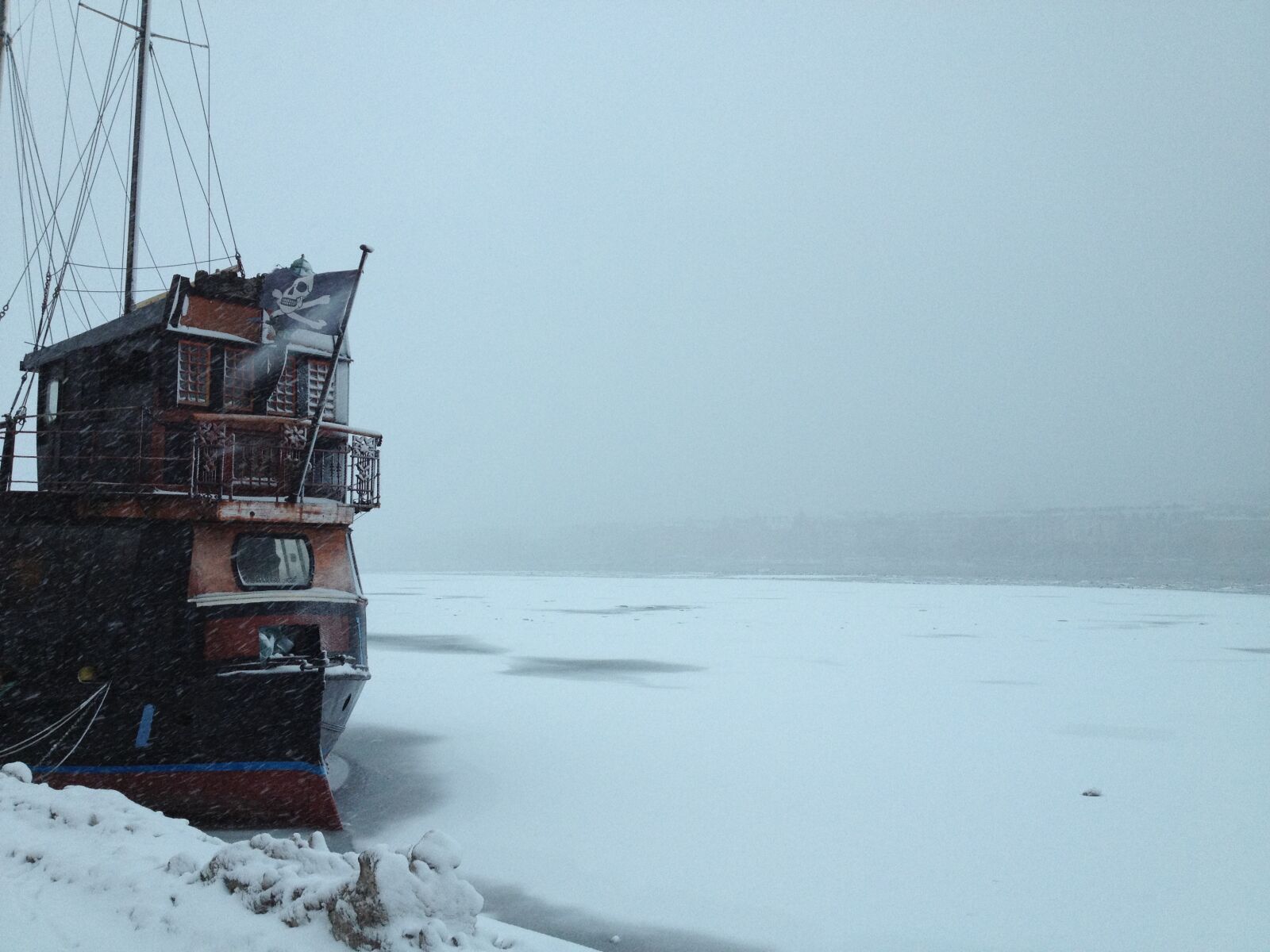 Apple iPhone 4S sample photo. Fog, ice, pirate, ship photography