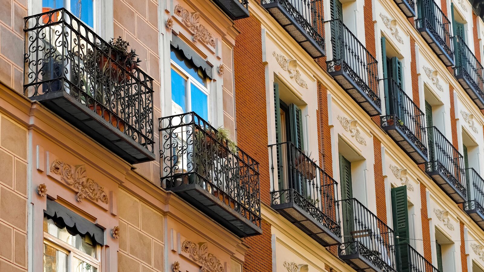Fujifilm X30 sample photo. Spain, madrid, building photography