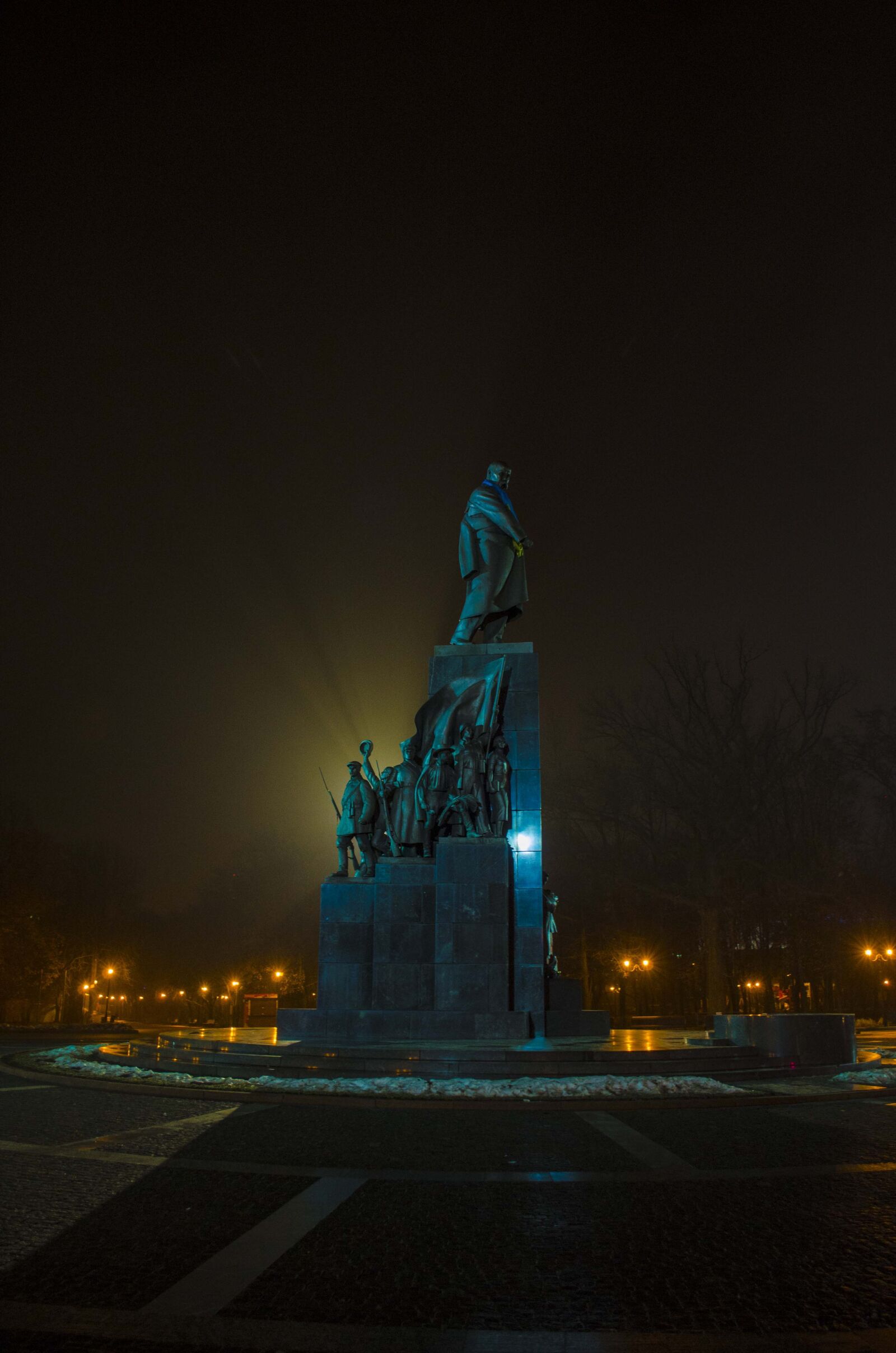 Nikon D5100 sample photo. Monument, fog, rays photography