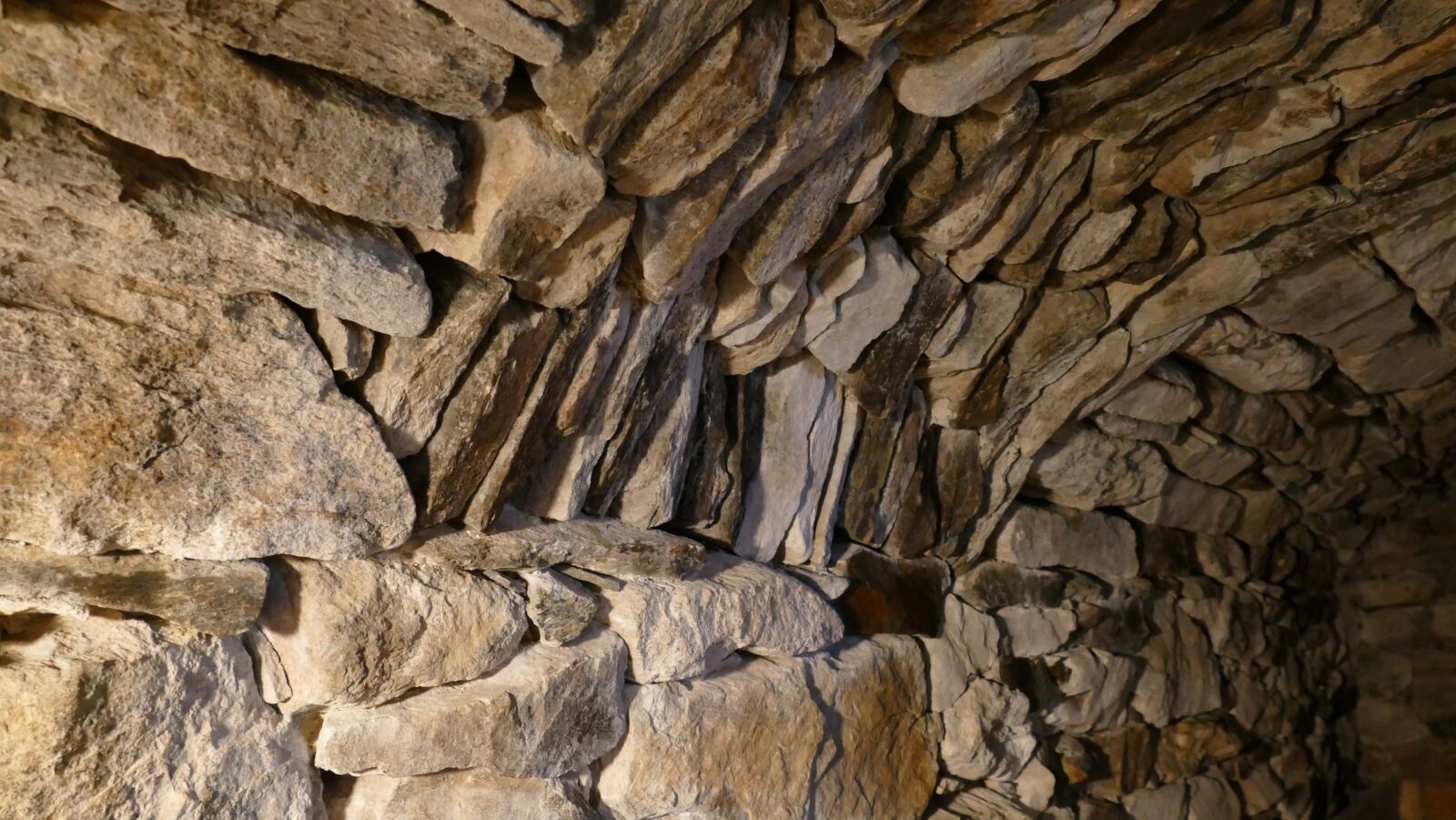 Panasonic Lumix DMC-FZ1000 sample photo. Vault, the vaulted cellar photography