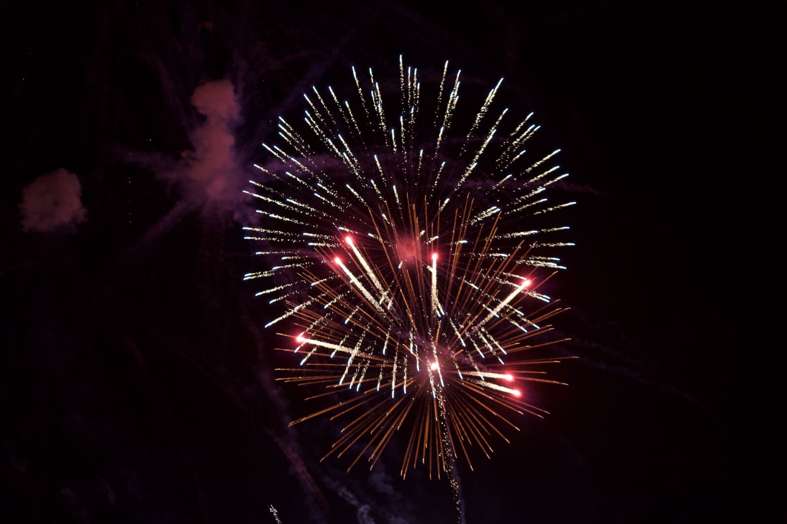 Canon EOS 1200D (EOS Rebel T5 / EOS Kiss X70 / EOS Hi) sample photo. Fireworks, celebration, explosion photography