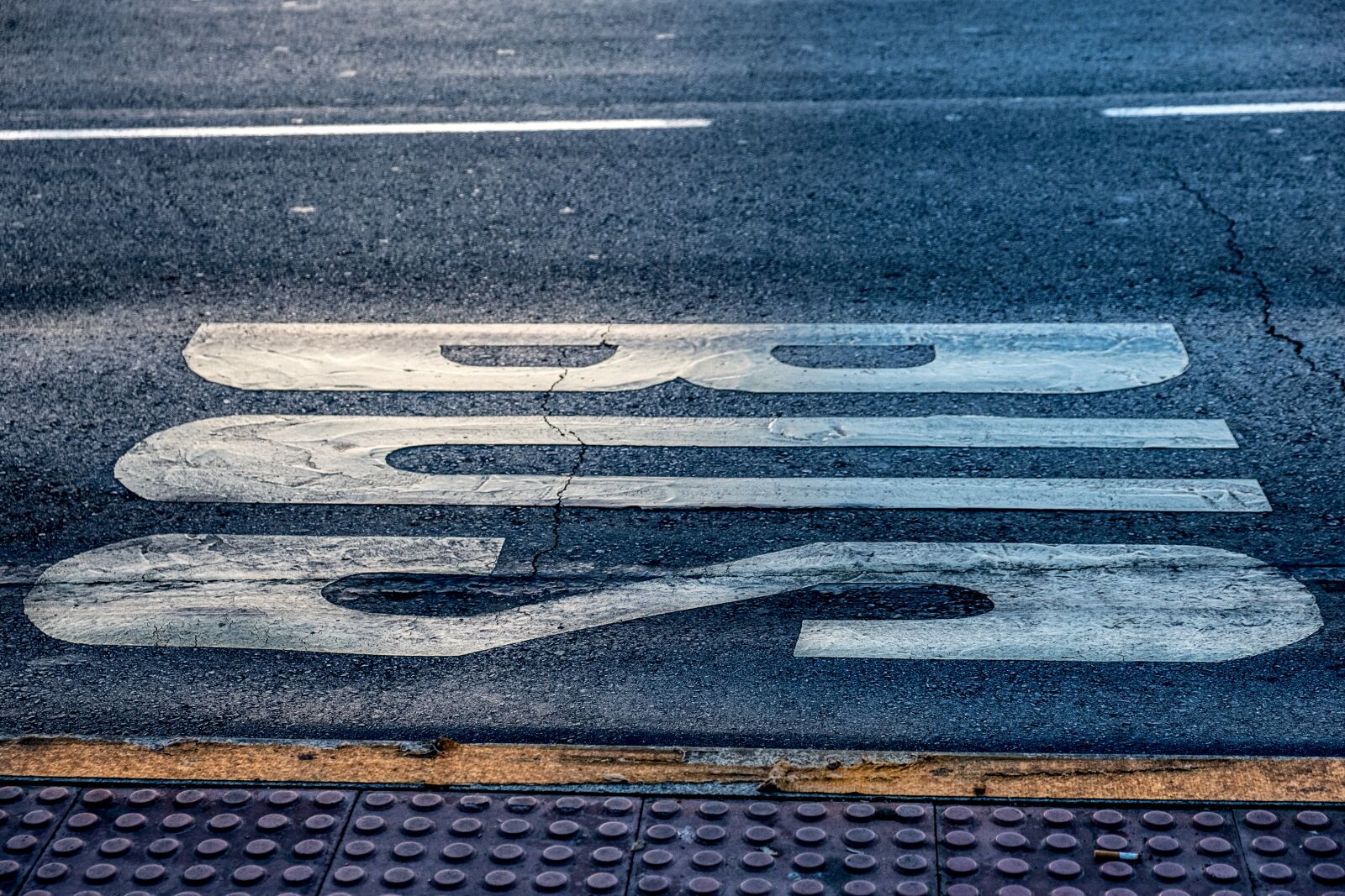 Fujifilm X-T2 sample photo. Street, road, bus photography