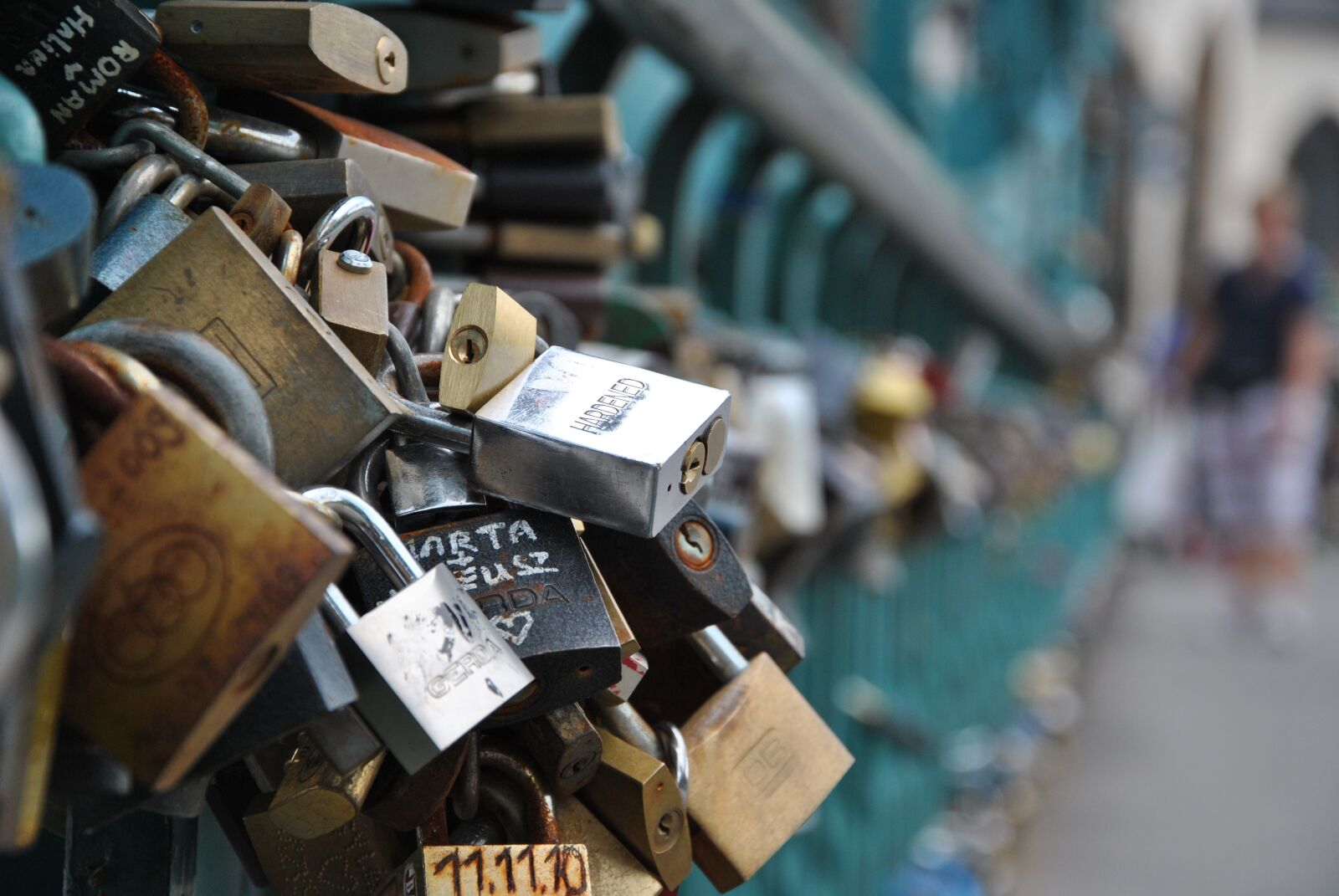 Nikon D3000 sample photo. Bridge, padlocks, bridge lovers photography