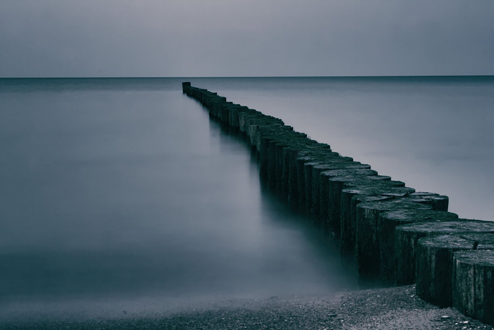 Canon EF-S 18-55mm F3.5-5.6 II sample photo. Baltic sea, groynes, long photography